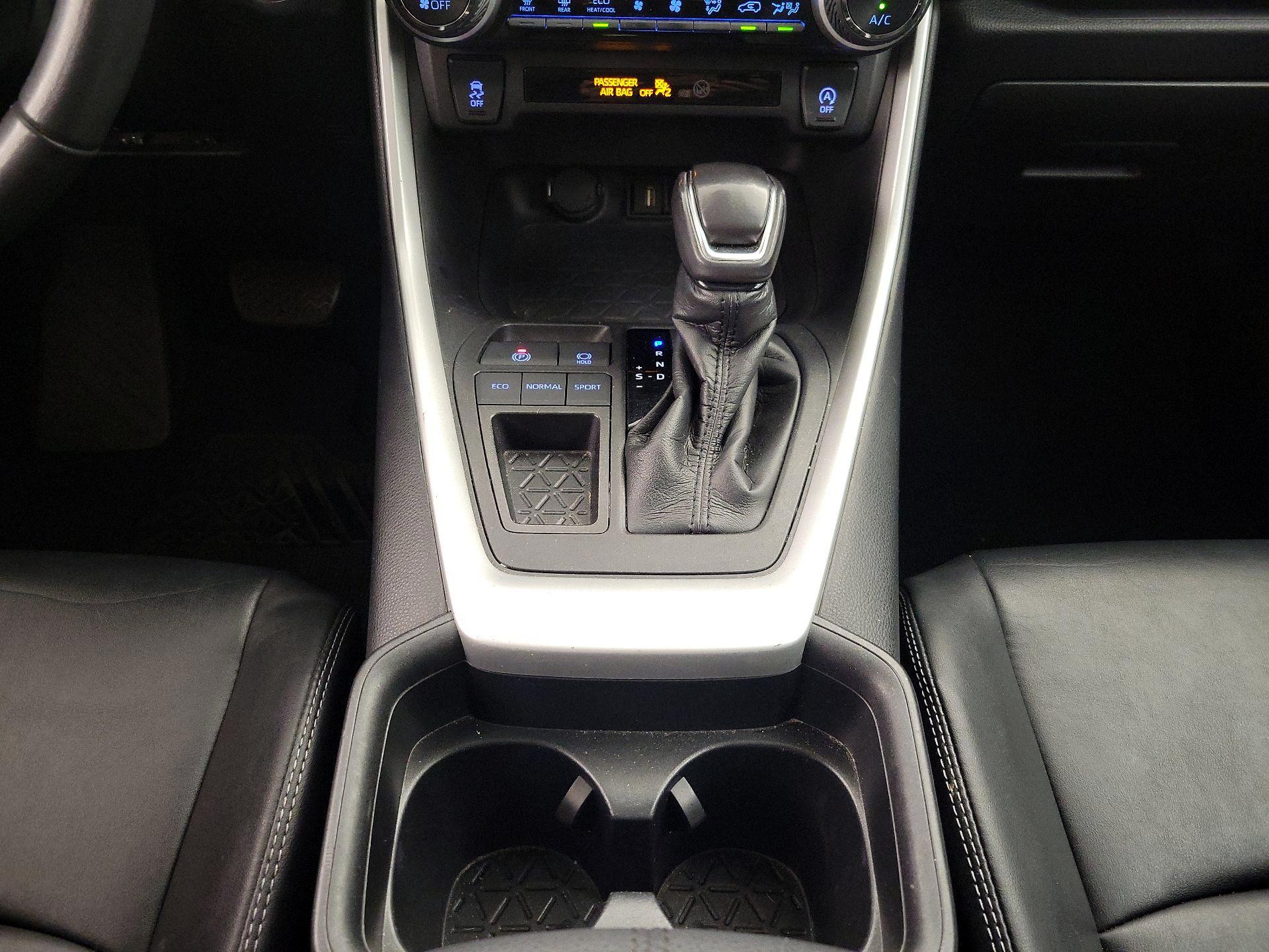 Thumbnail: 2021 Toyota RAV4 - 17