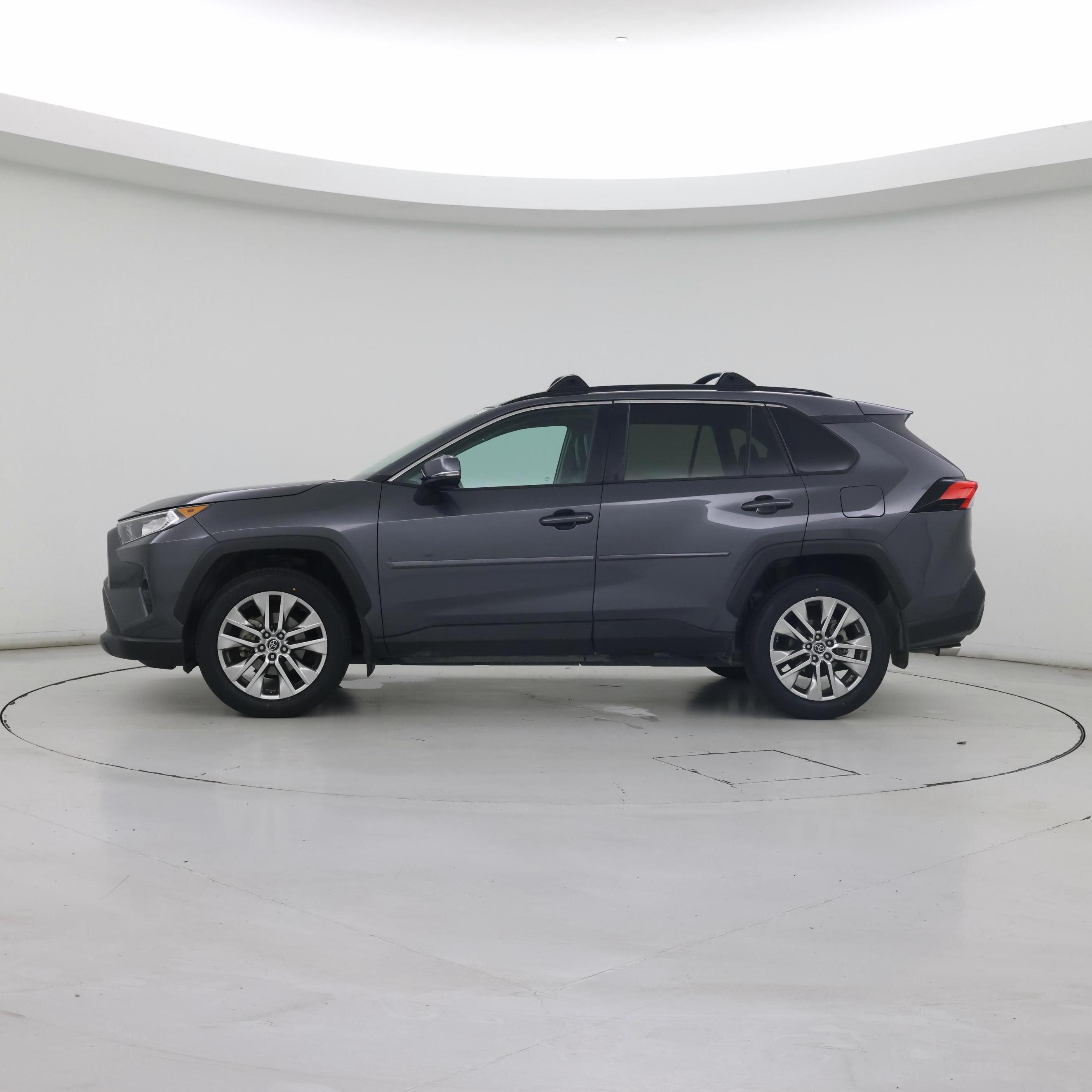 Thumbnail: 2021 Toyota RAV4 - 3
