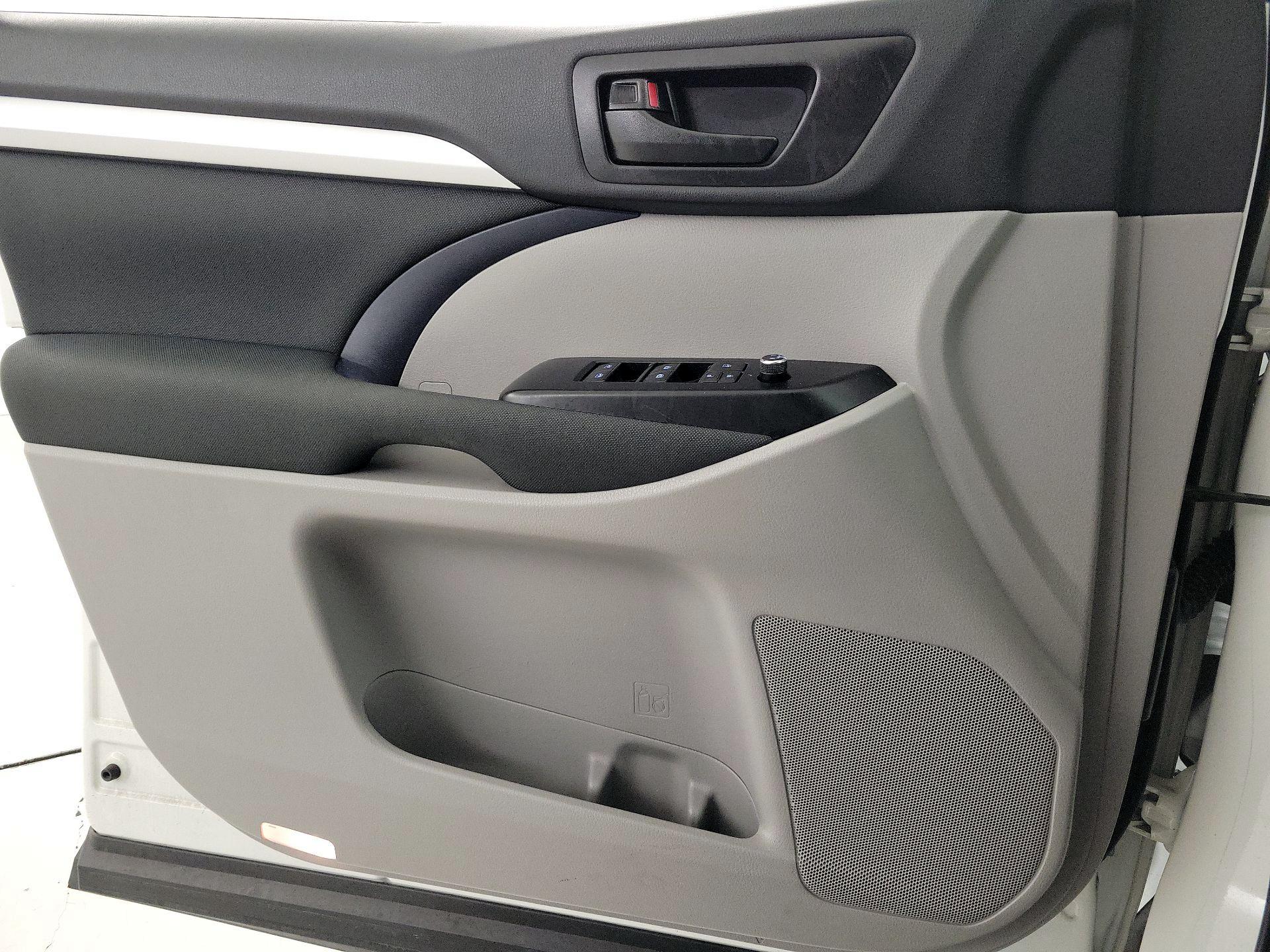 Thumbnail: 2019 Toyota Highlander - 12