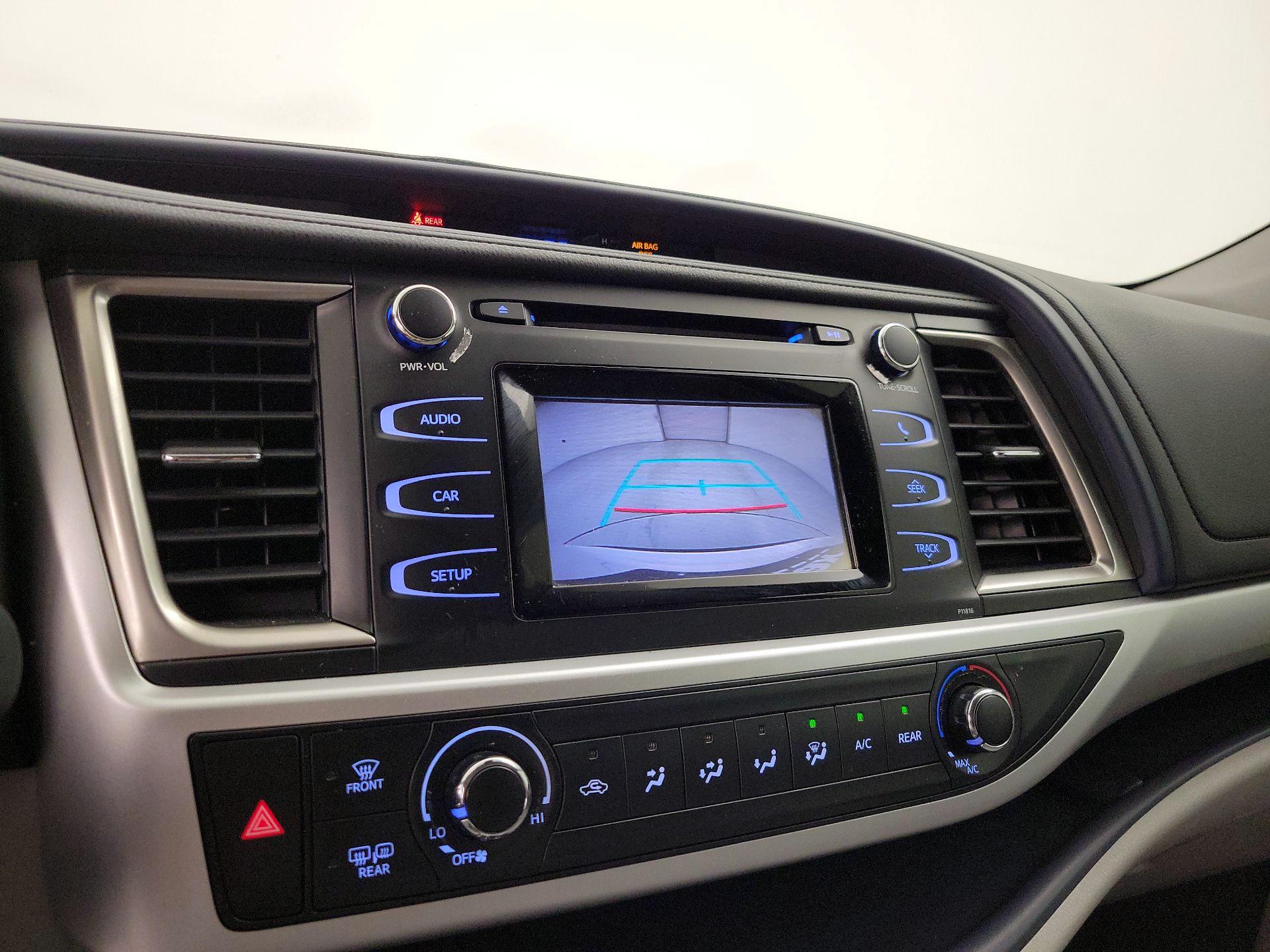 Thumbnail: 2019 Toyota Highlander - 14