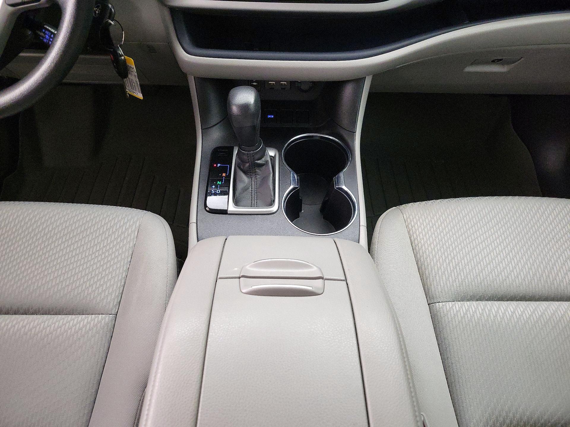 Thumbnail: 2019 Toyota Highlander - 17