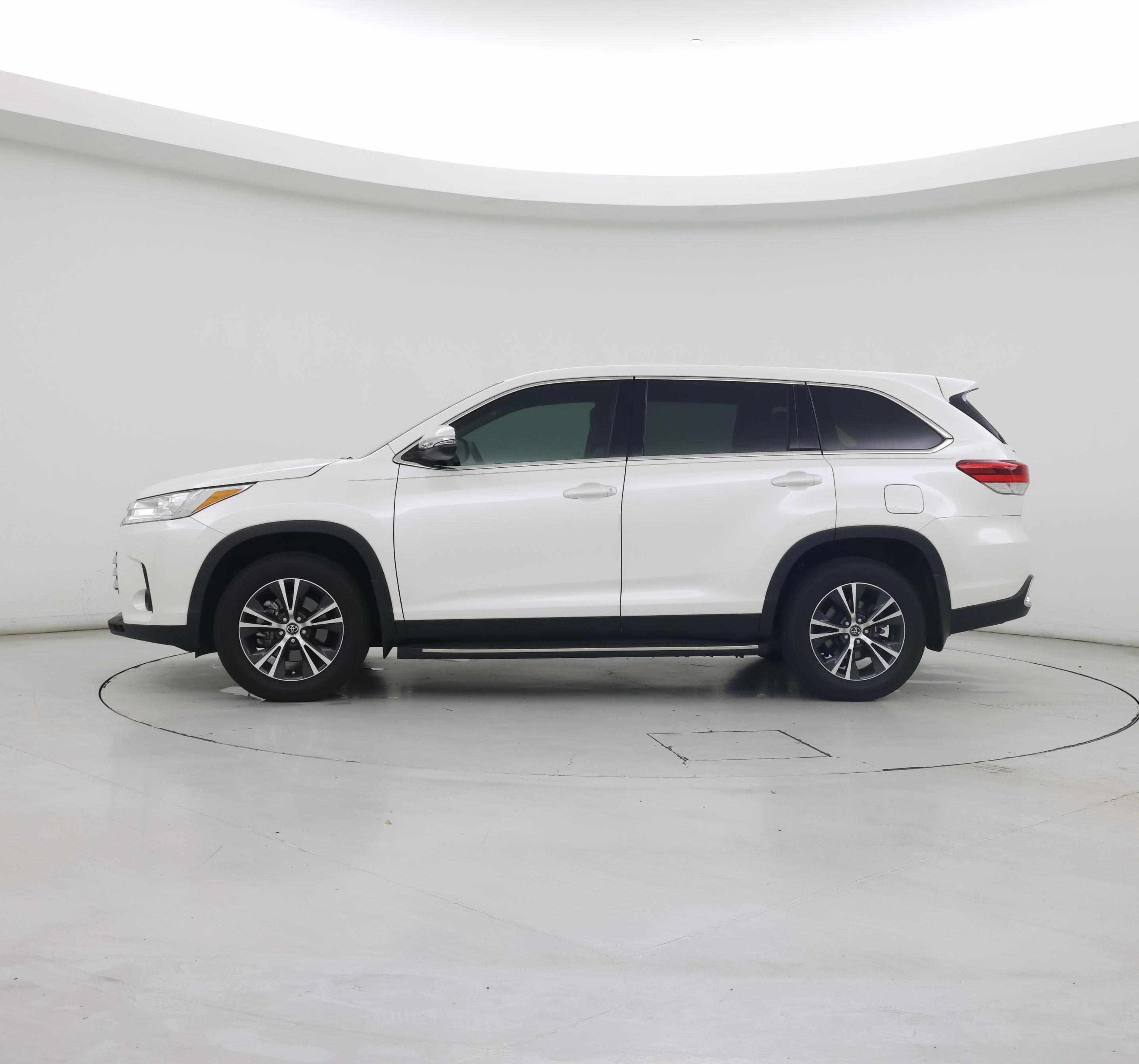 Thumbnail: 2019 Toyota Highlander - 3