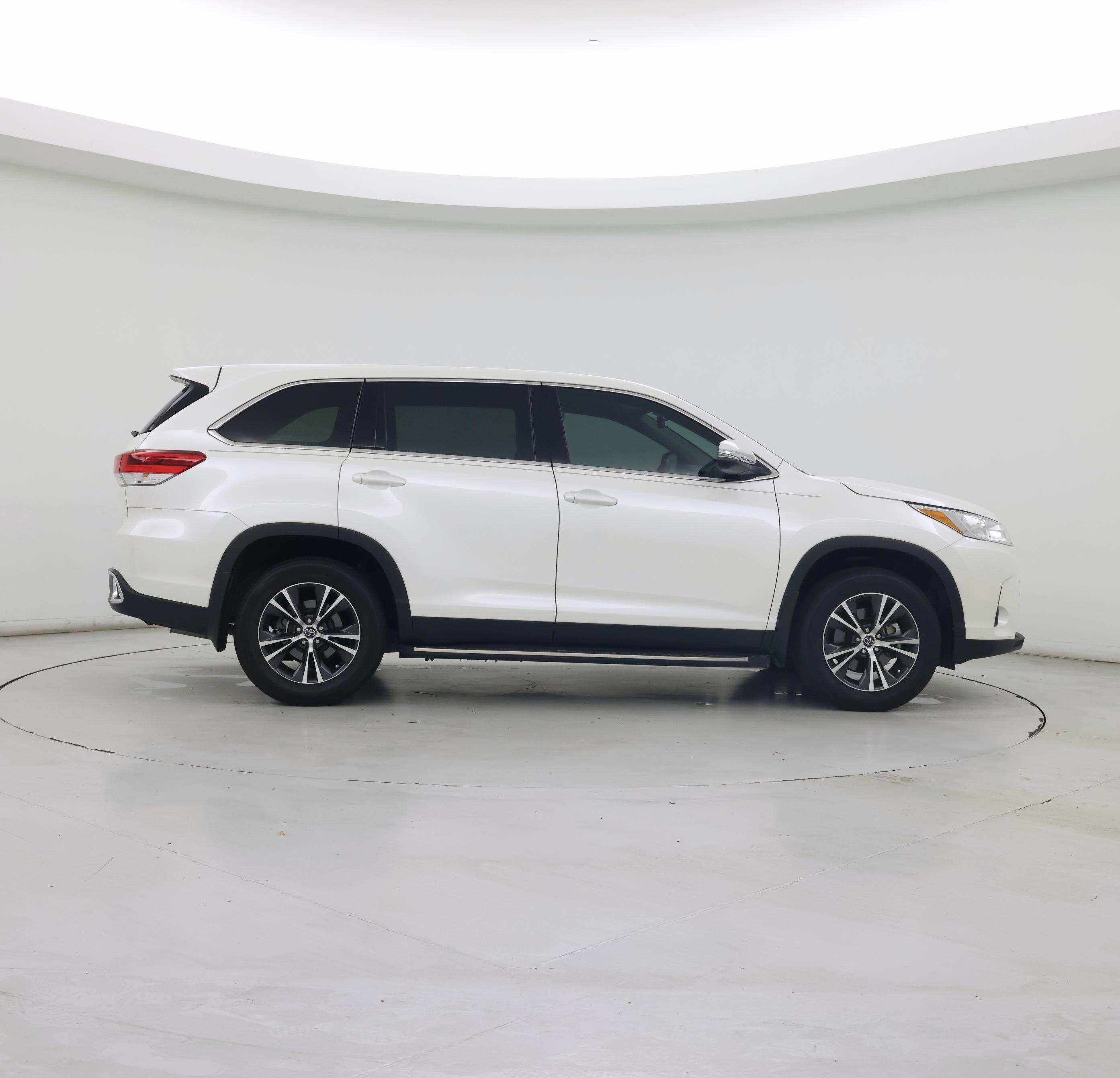 Thumbnail: 2019 Toyota Highlander - 7