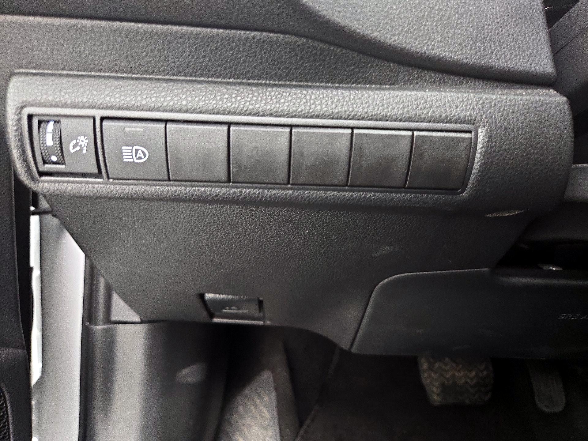 Thumbnail: 2025 Toyota Corolla - 13