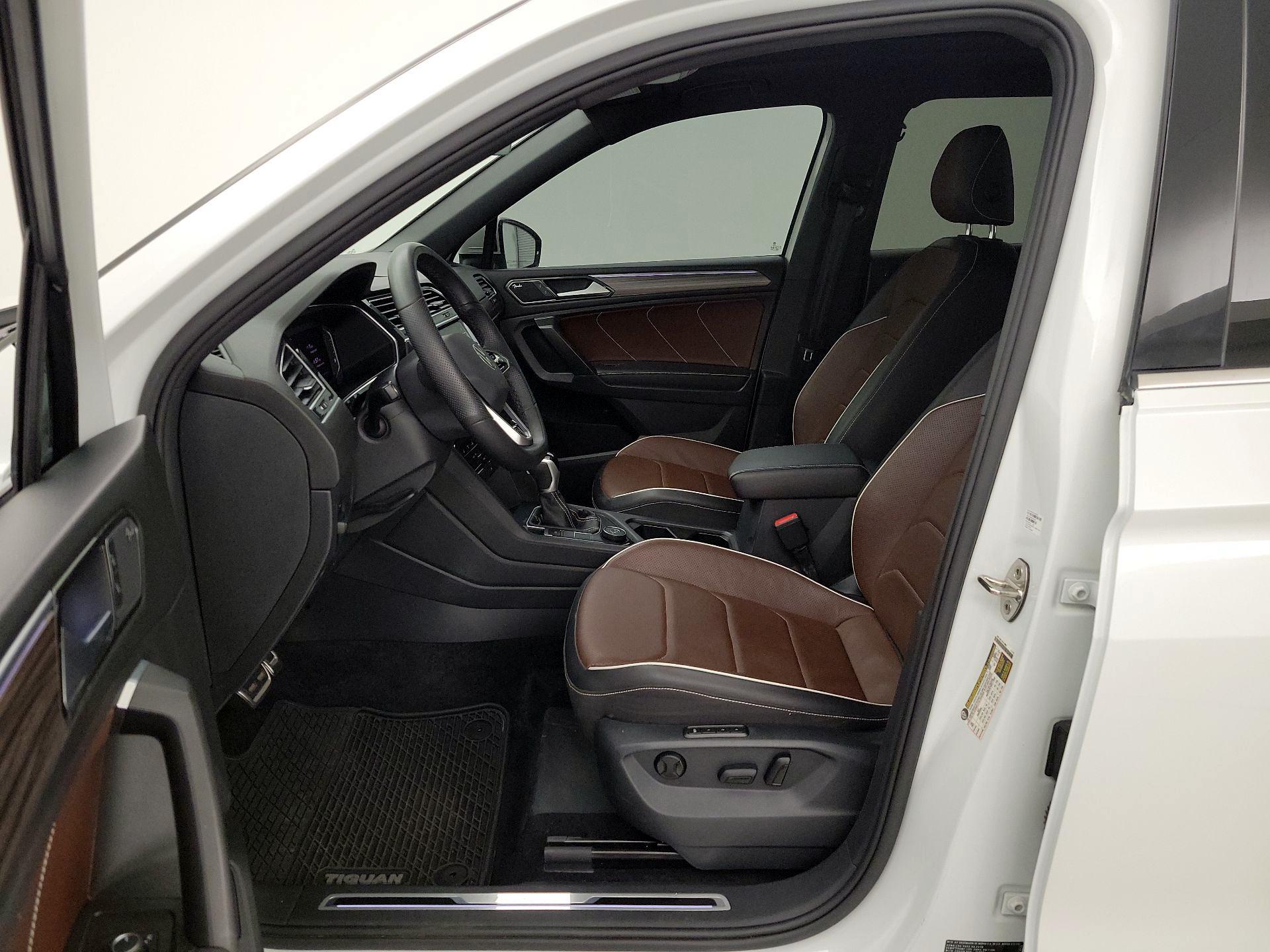 Thumbnail: 2022 Volkswagen Tiguan - 11