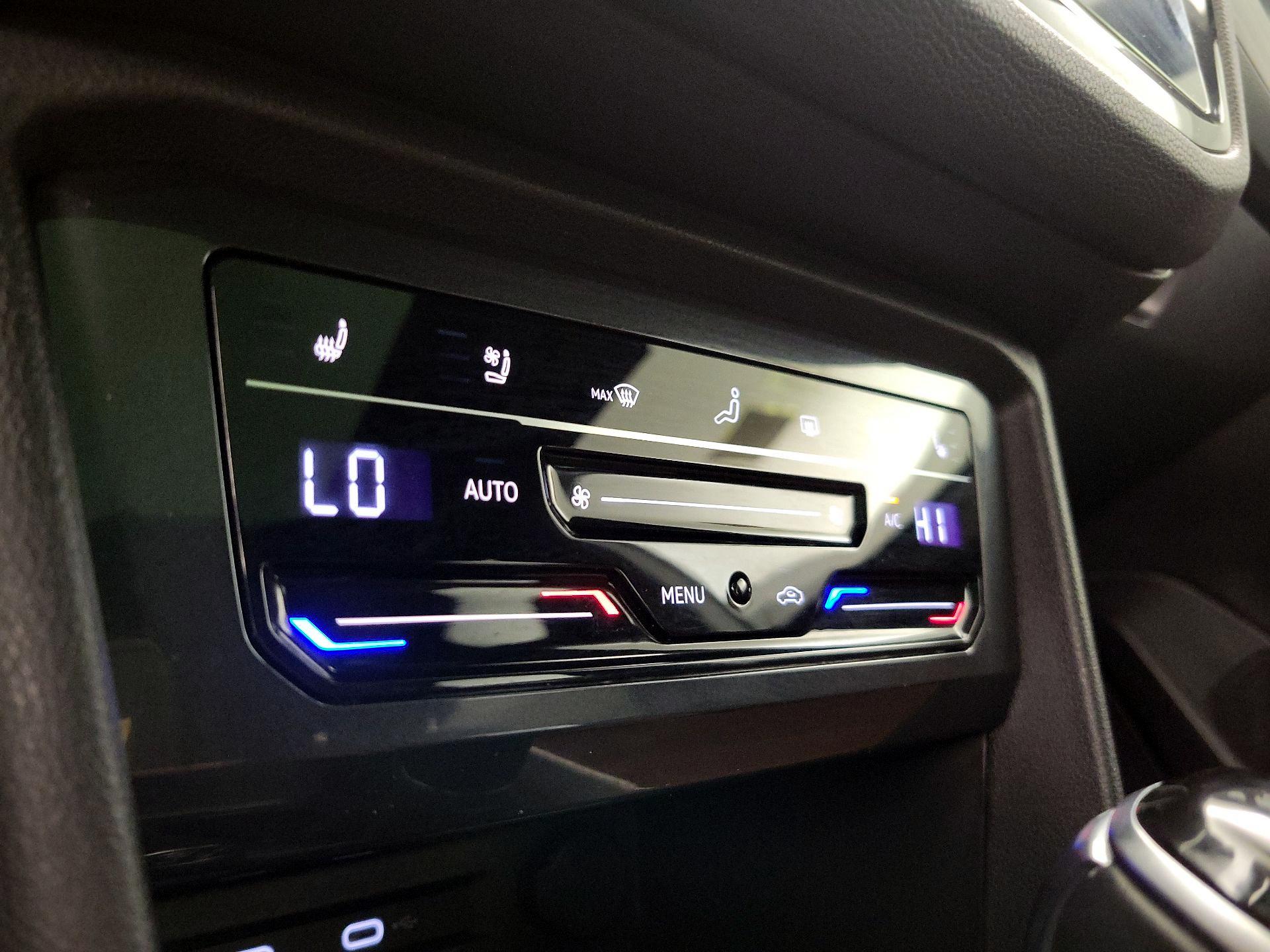 Thumbnail: 2022 Volkswagen Tiguan - 16