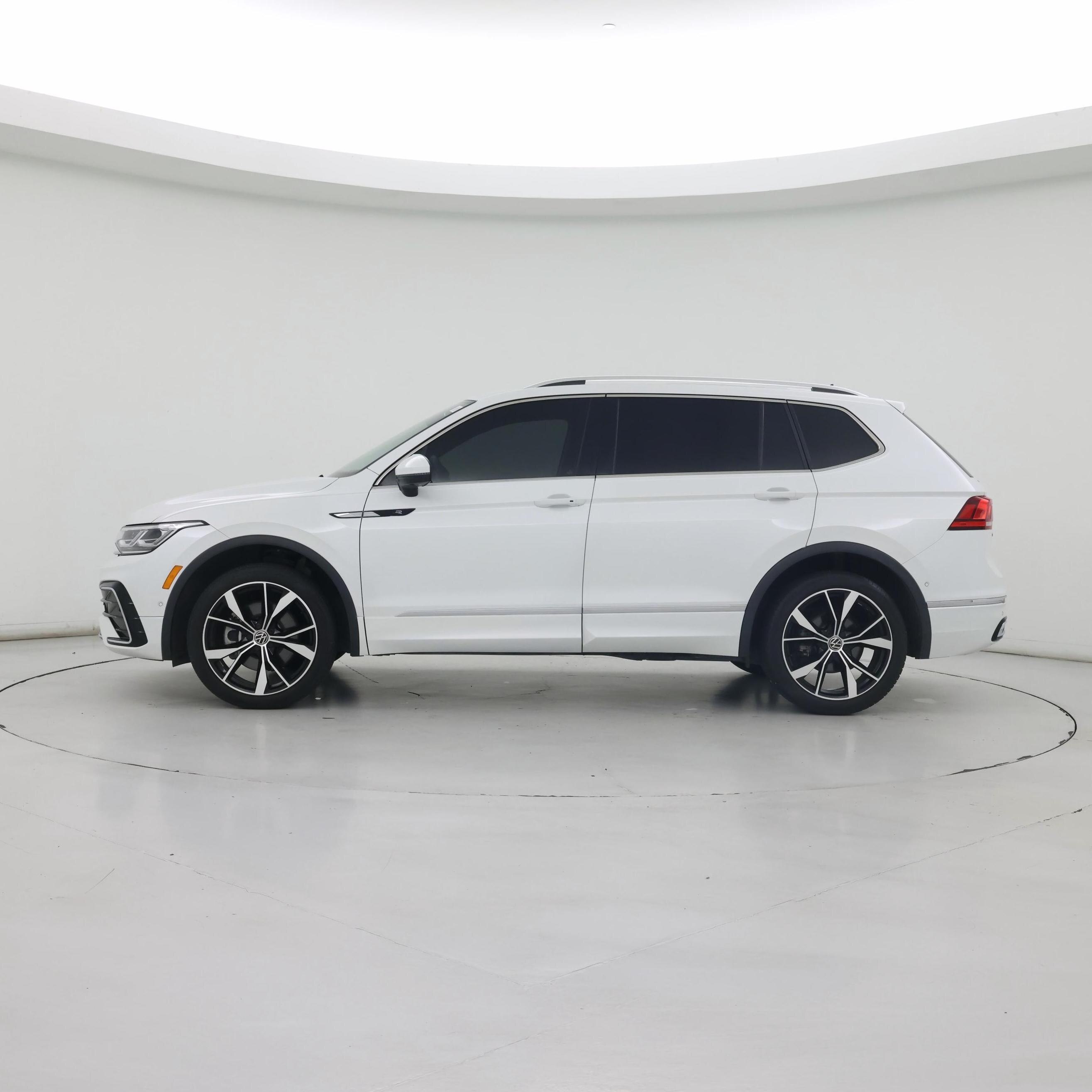 Thumbnail: 2022 Volkswagen Tiguan - 3