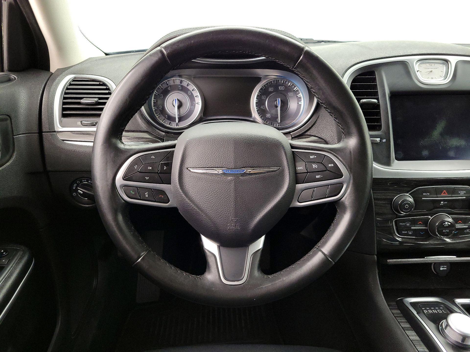 Thumbnail: 2019 Chrysler 300 - 10