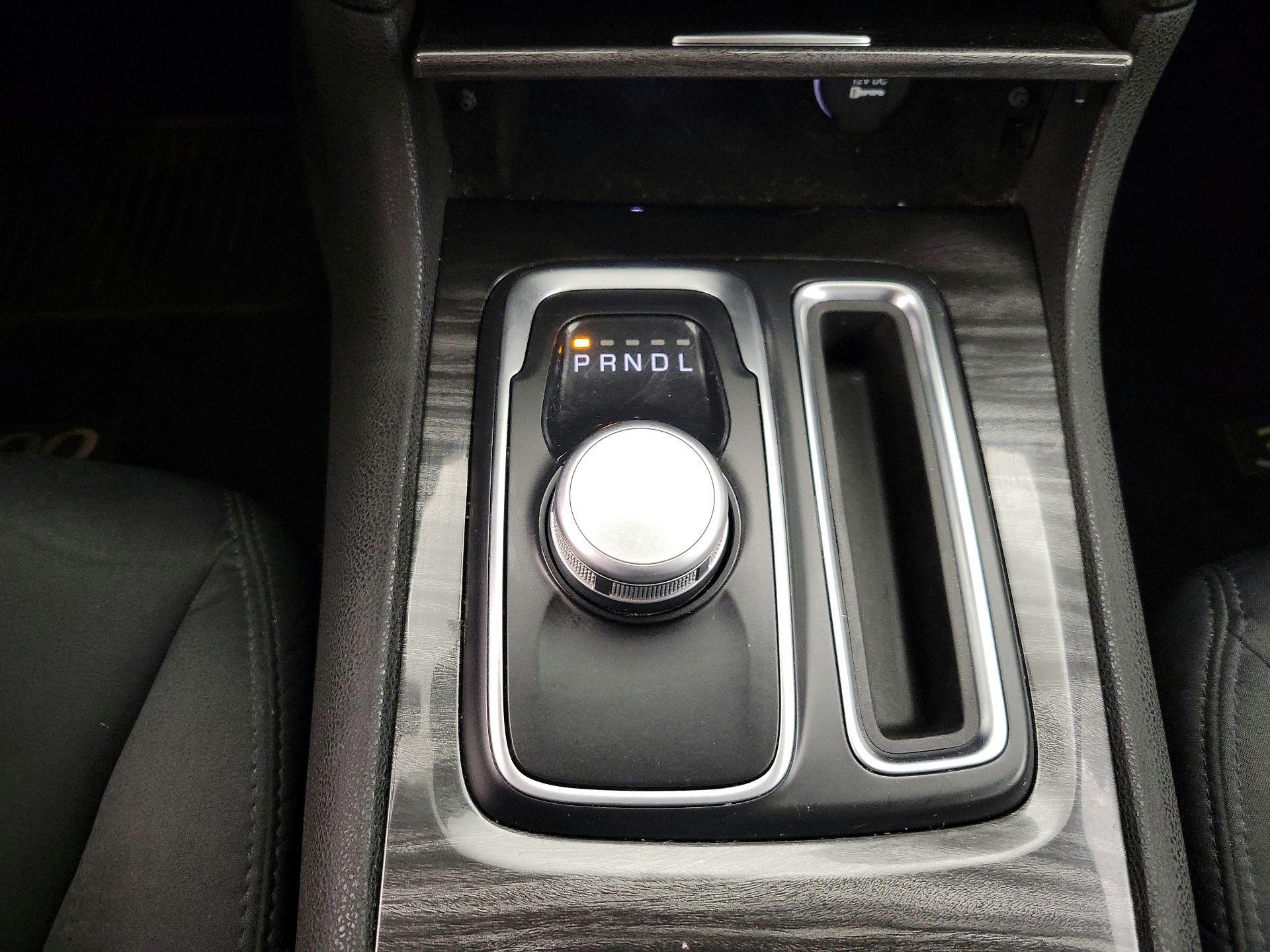 Thumbnail: 2019 Chrysler 300 - 17