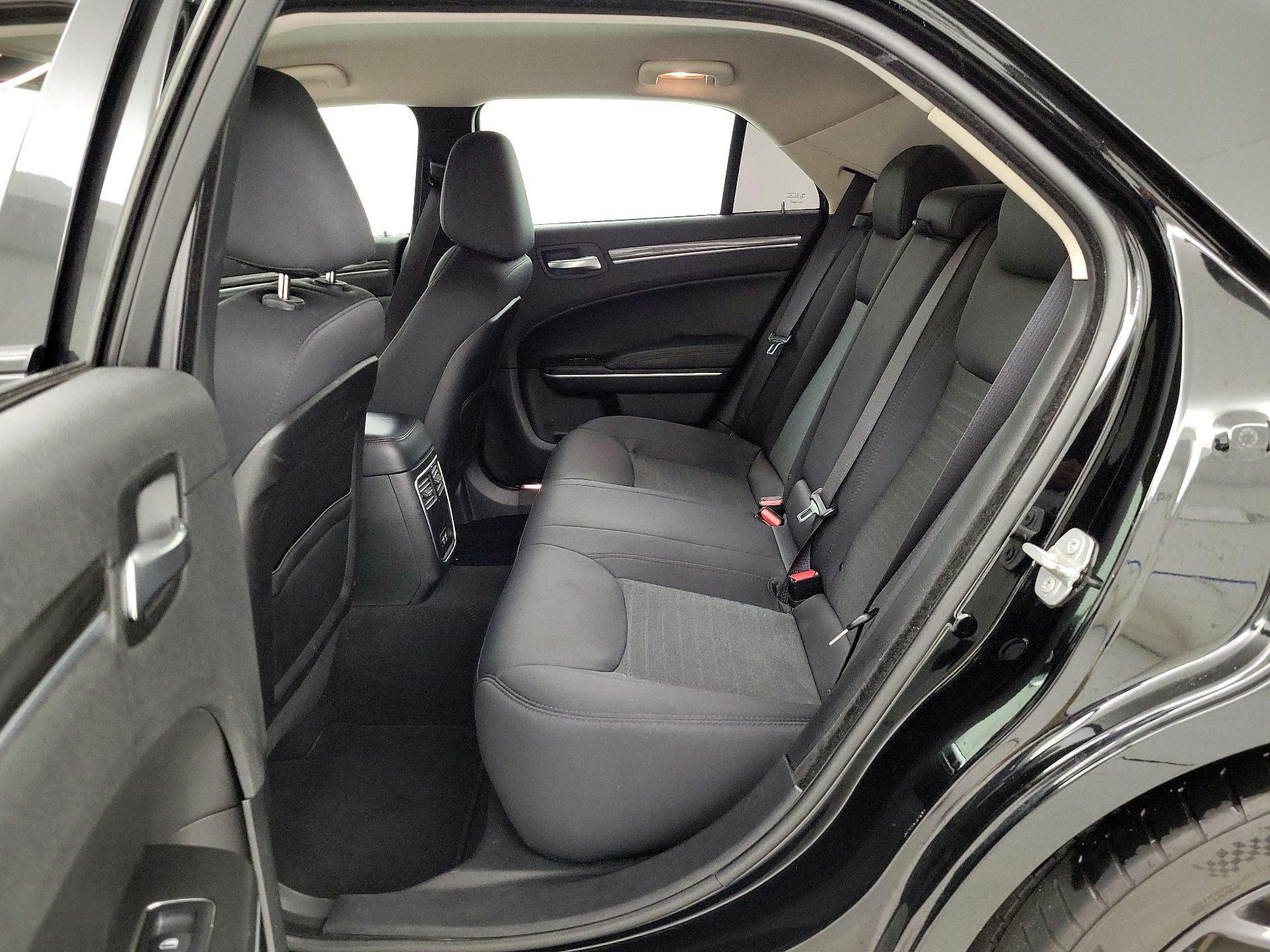 Thumbnail: 2019 Chrysler 300 - 19
