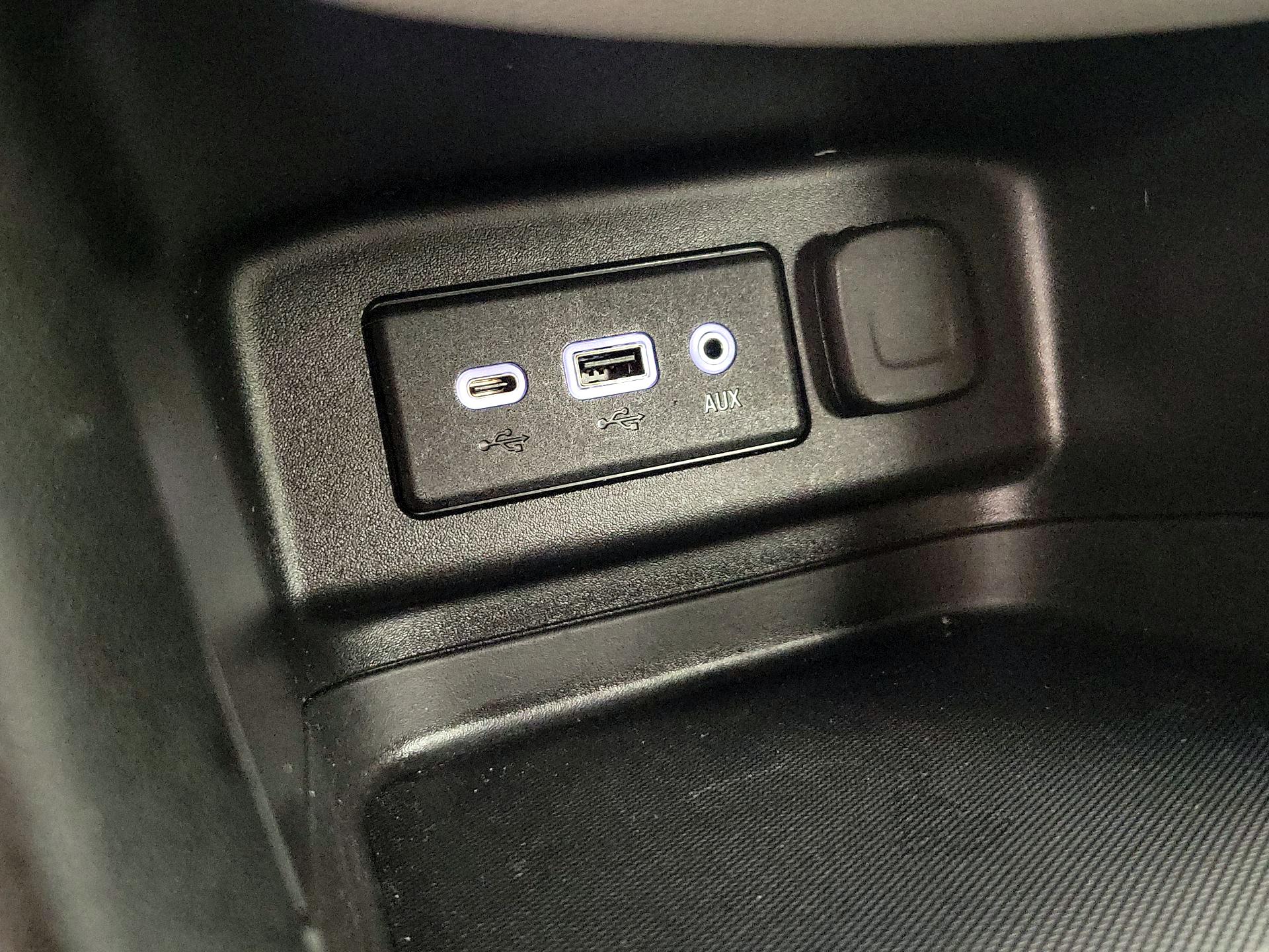 Thumbnail: 2020 Chevrolet Equinox - 18