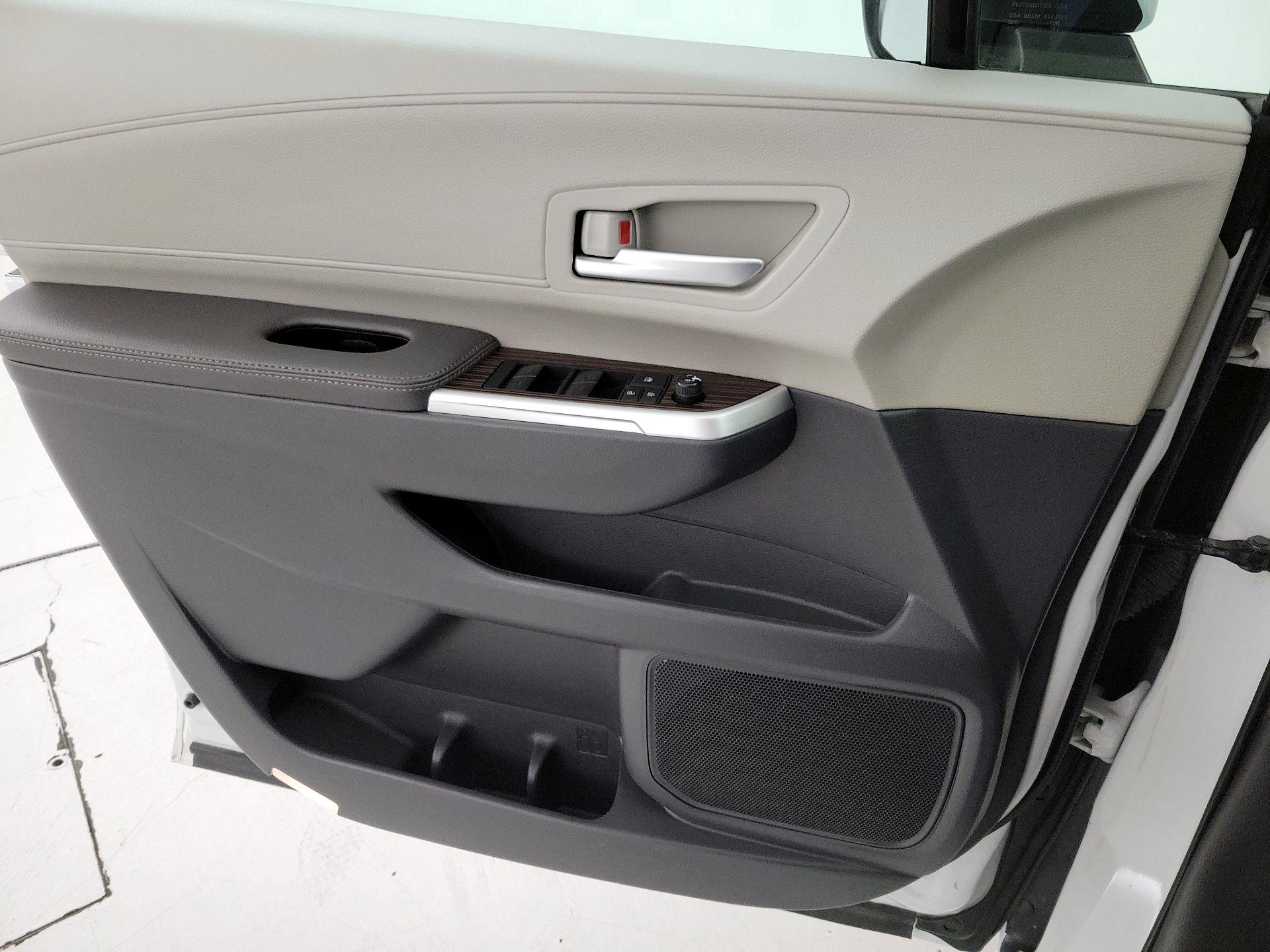 Thumbnail: 2024 Toyota Sienna - 12