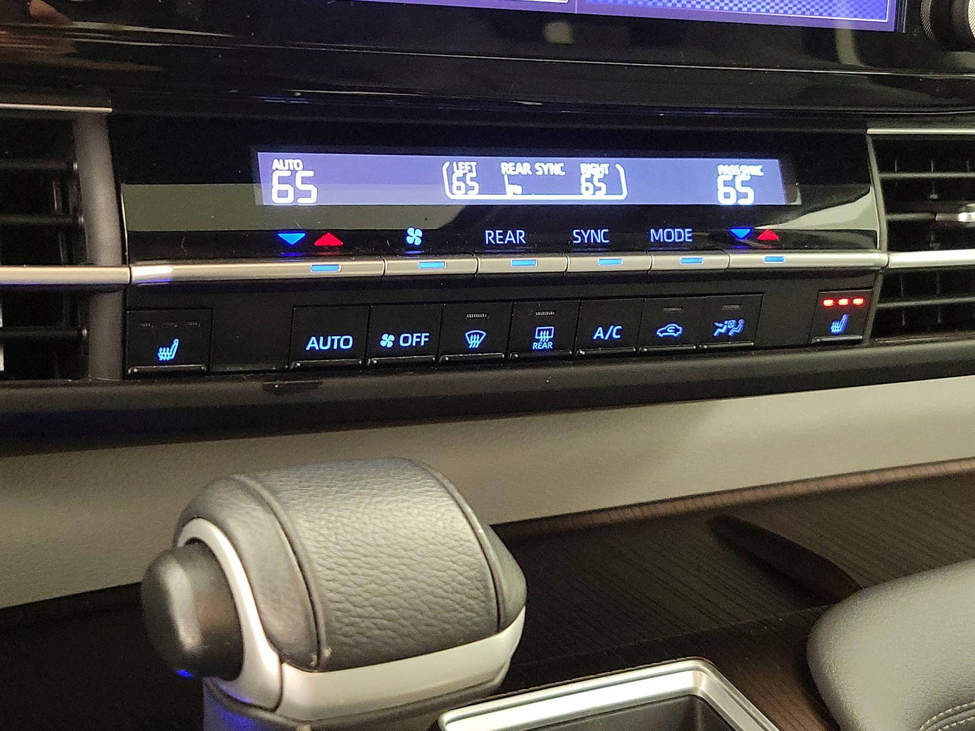 Thumbnail: 2024 Toyota Sienna - 16