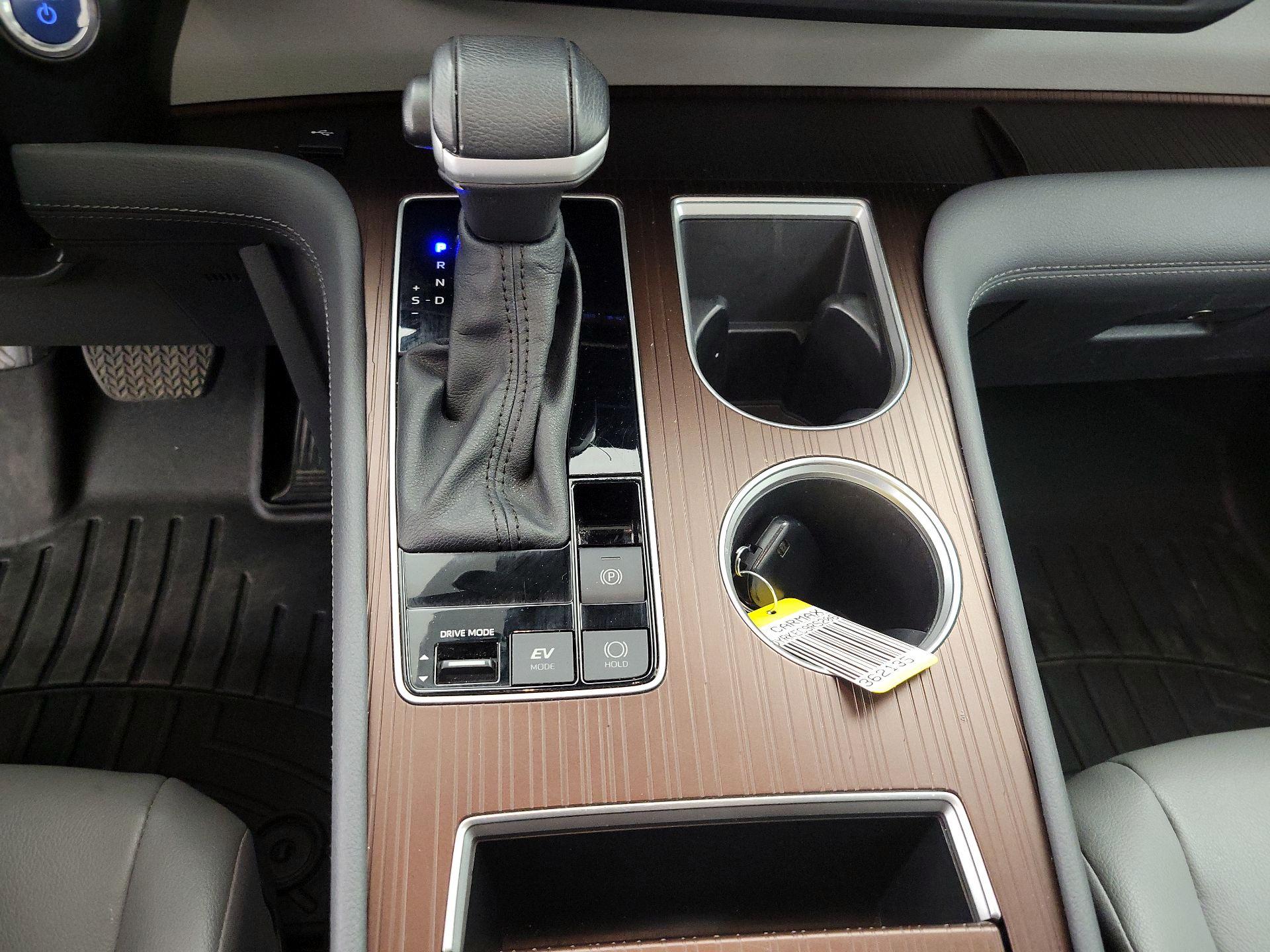 Thumbnail: 2024 Toyota Sienna - 17