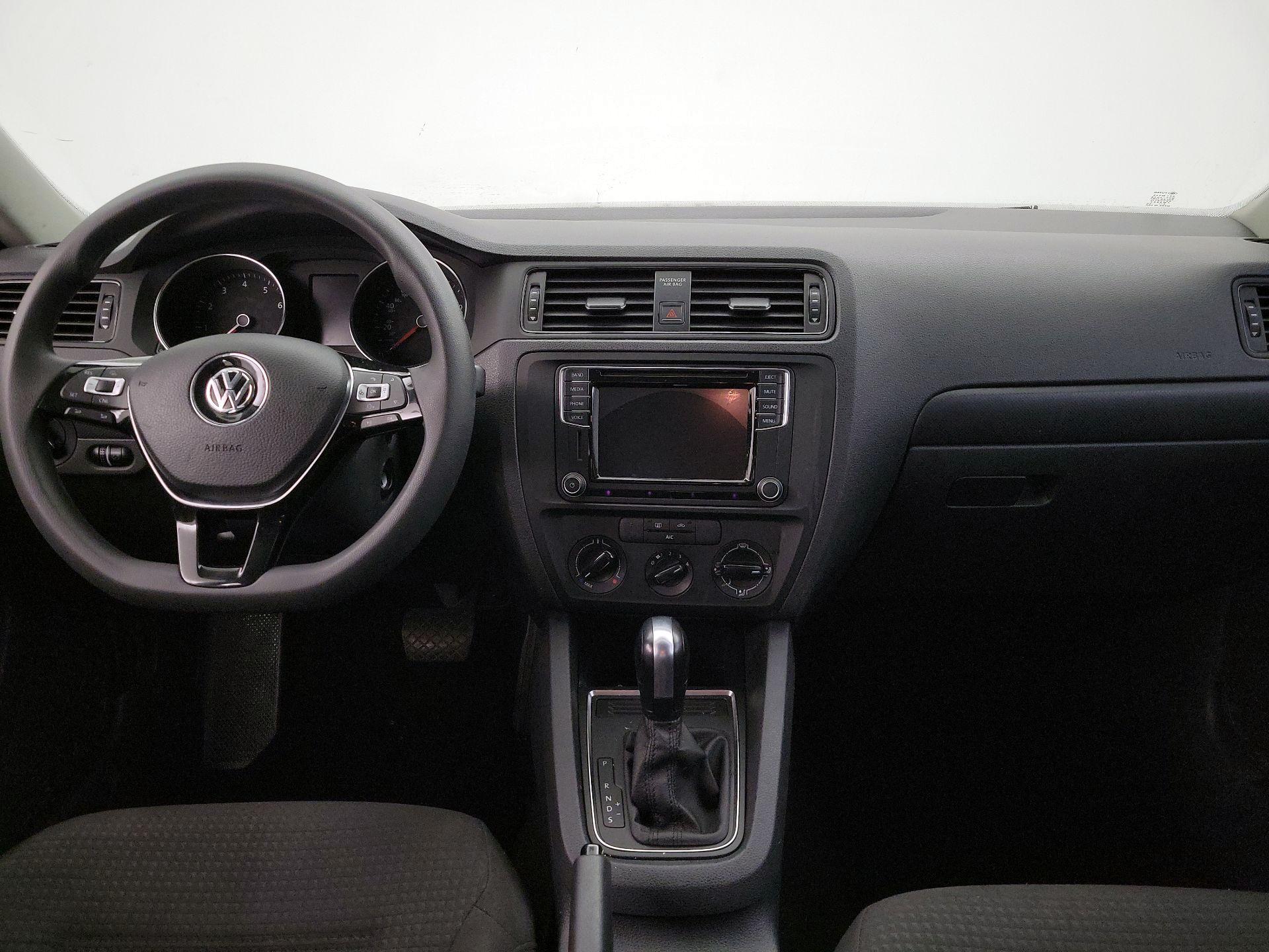 Thumbnail: 2016 Volkswagen Jetta - 9