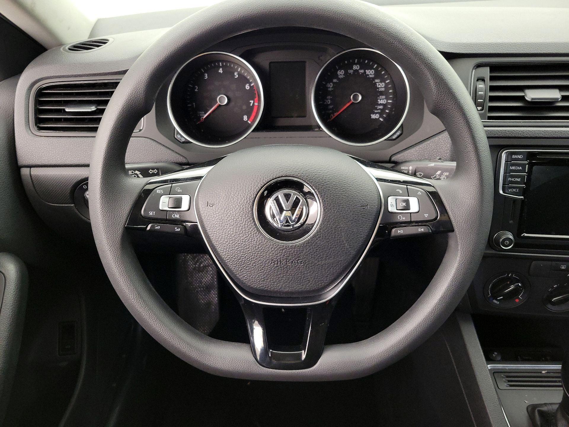 Thumbnail: 2016 Volkswagen Jetta - 10
