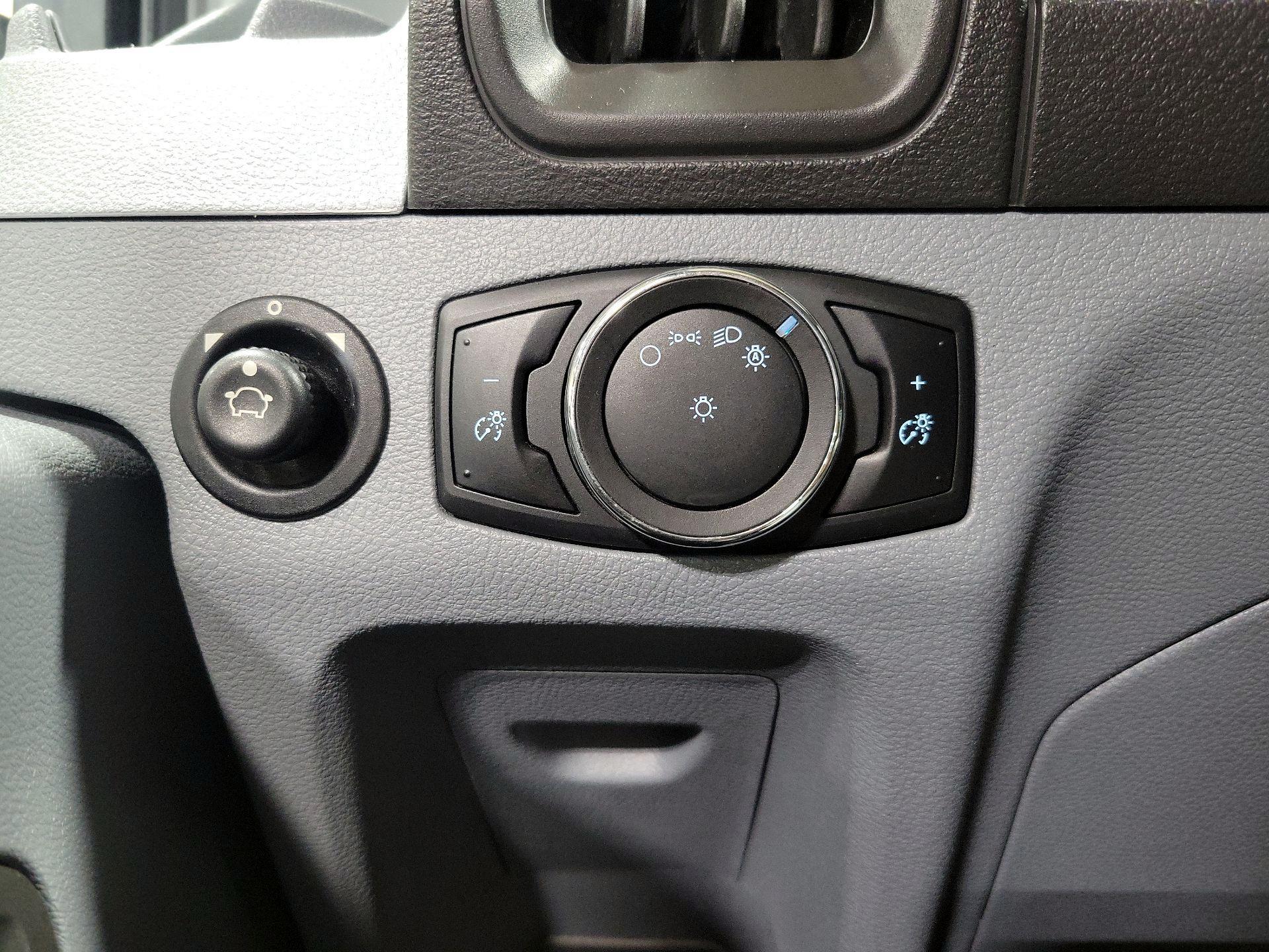 Thumbnail: 2015 Ford Transit Series - 13