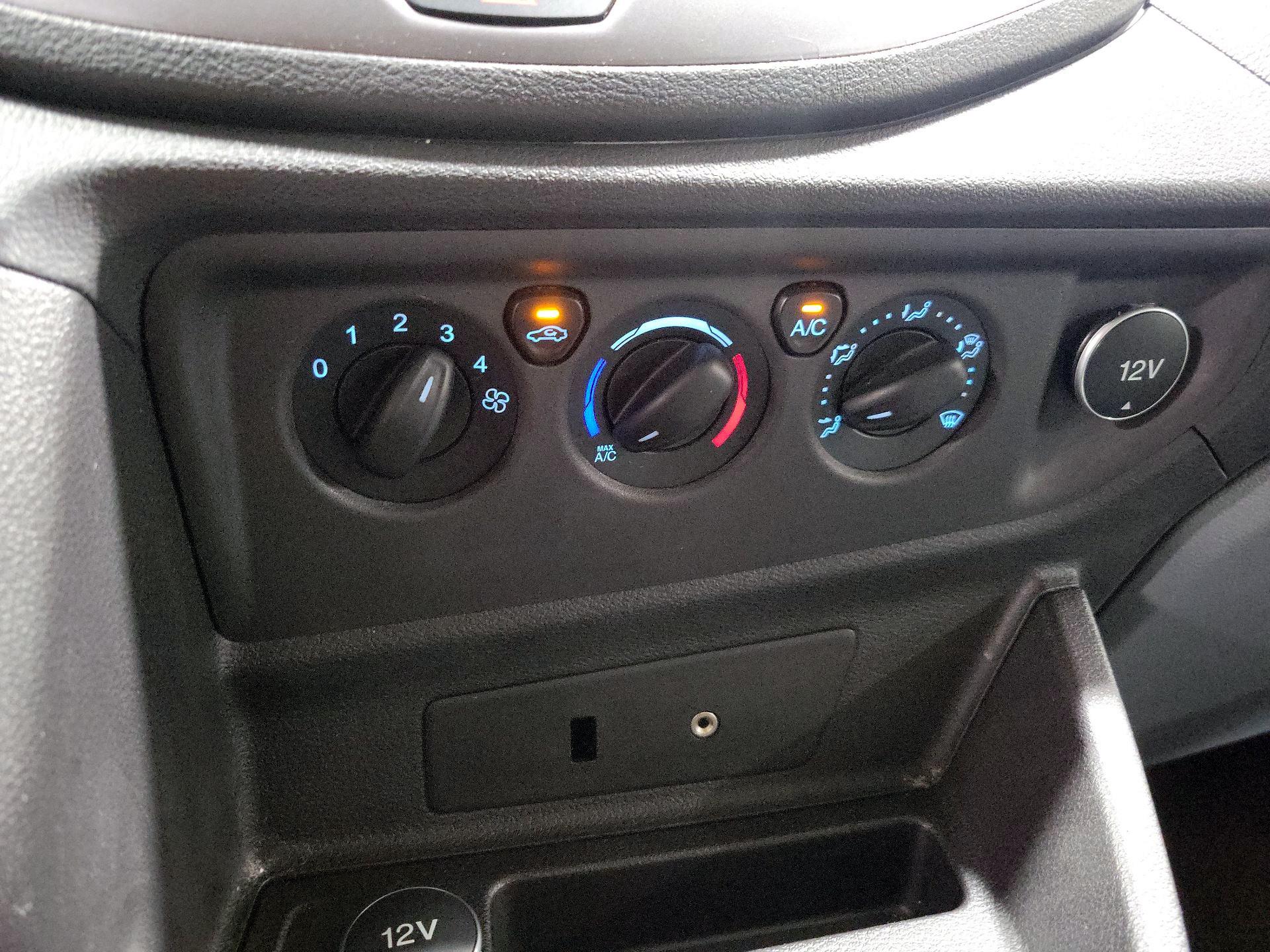 Thumbnail: 2015 Ford Transit Series - 15