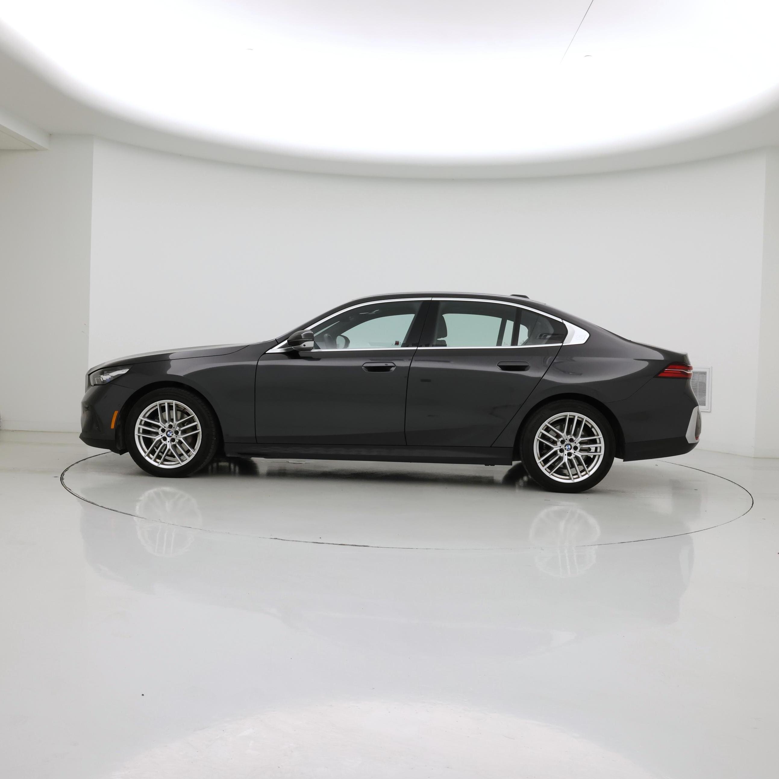 Thumbnail: 2025 BMW 5 Series - 3