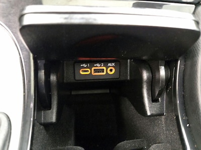 USB/AUX Ports
