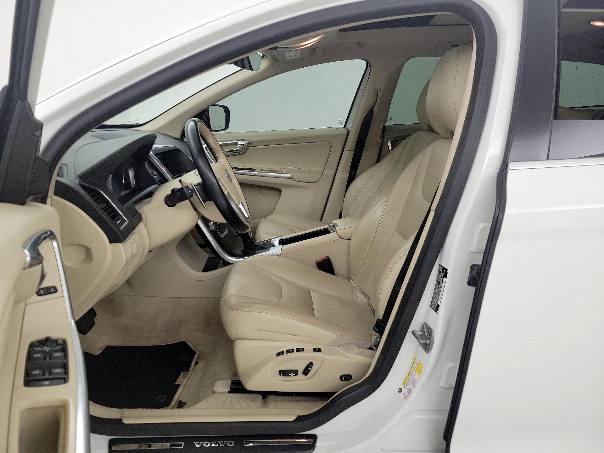 Thumbnail: 2015 Volvo XC60 - 11