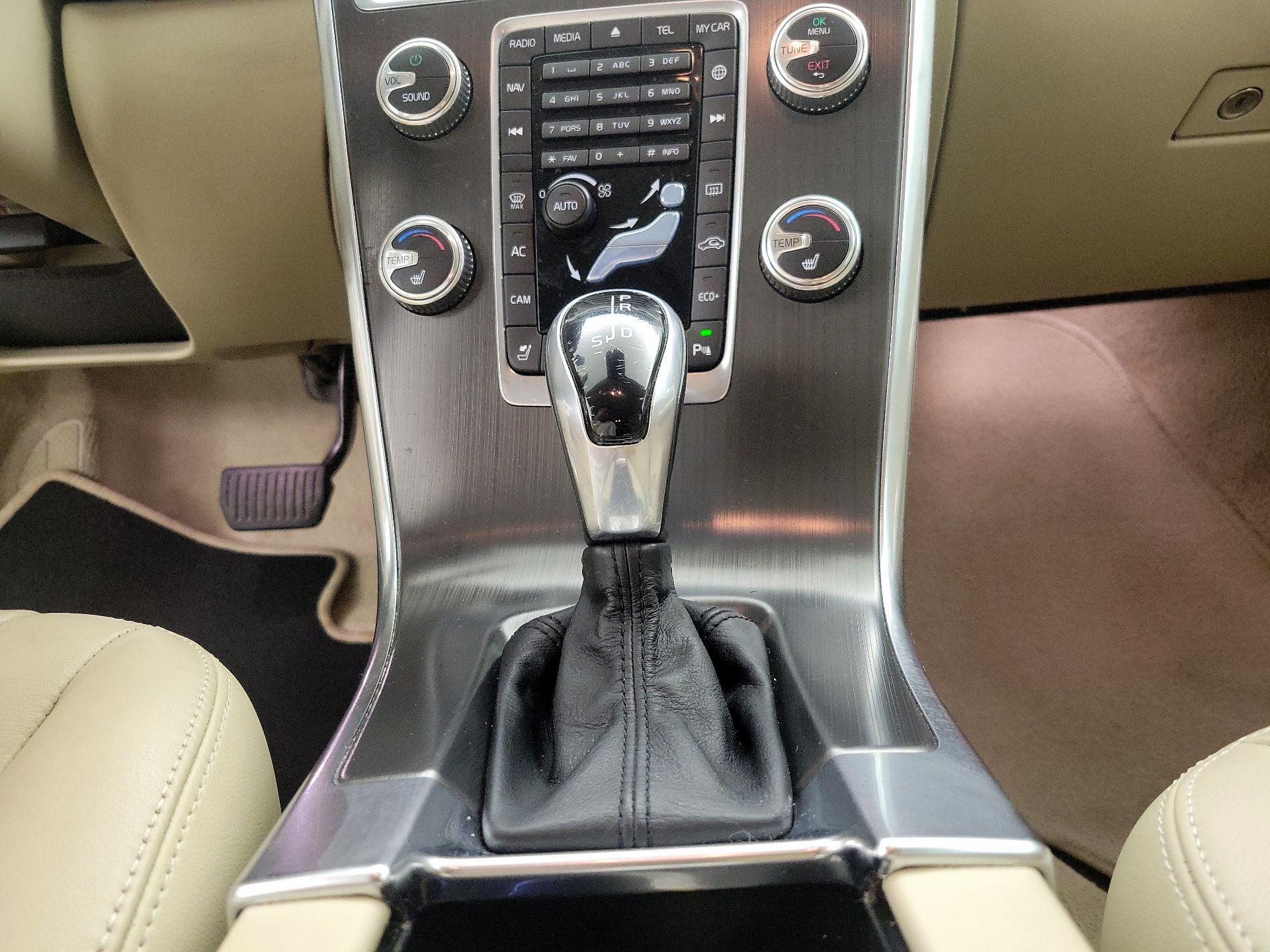 Thumbnail: 2015 Volvo XC60 - 17