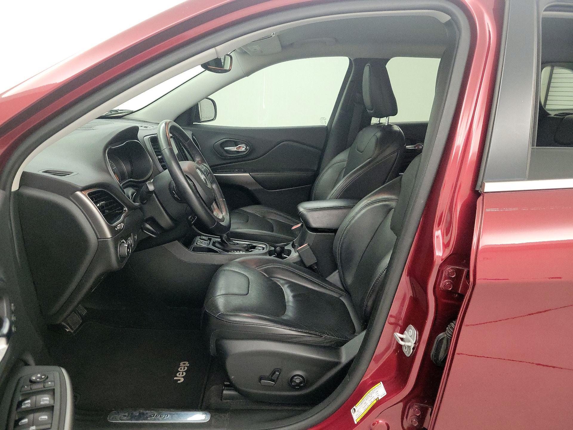 Thumbnail: 2019 Jeep Cherokee - 11