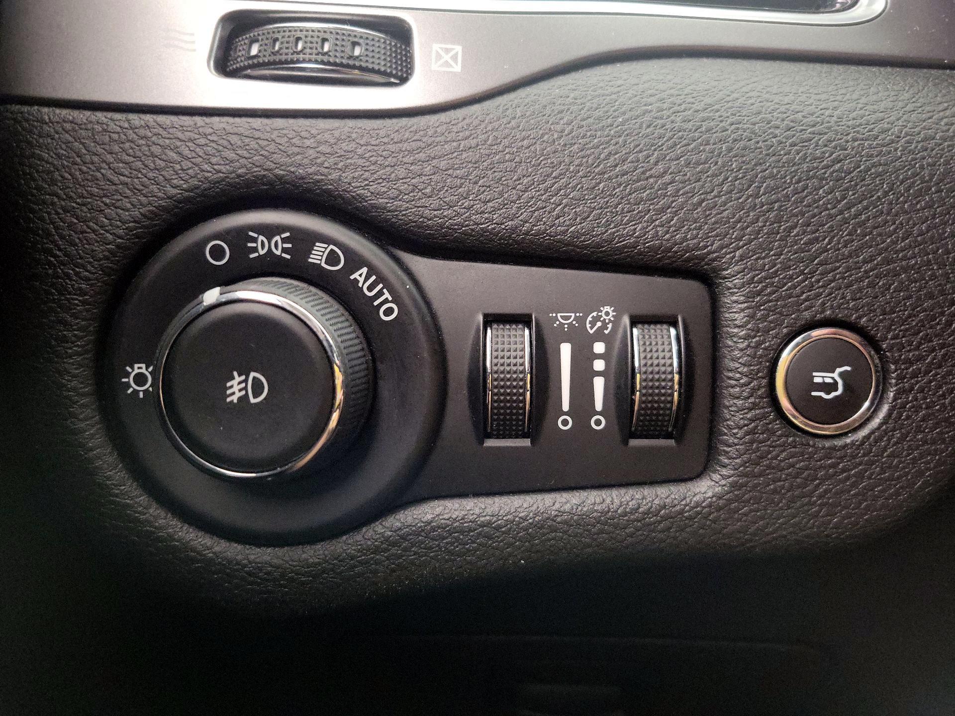 Thumbnail: 2019 Jeep Cherokee - 13