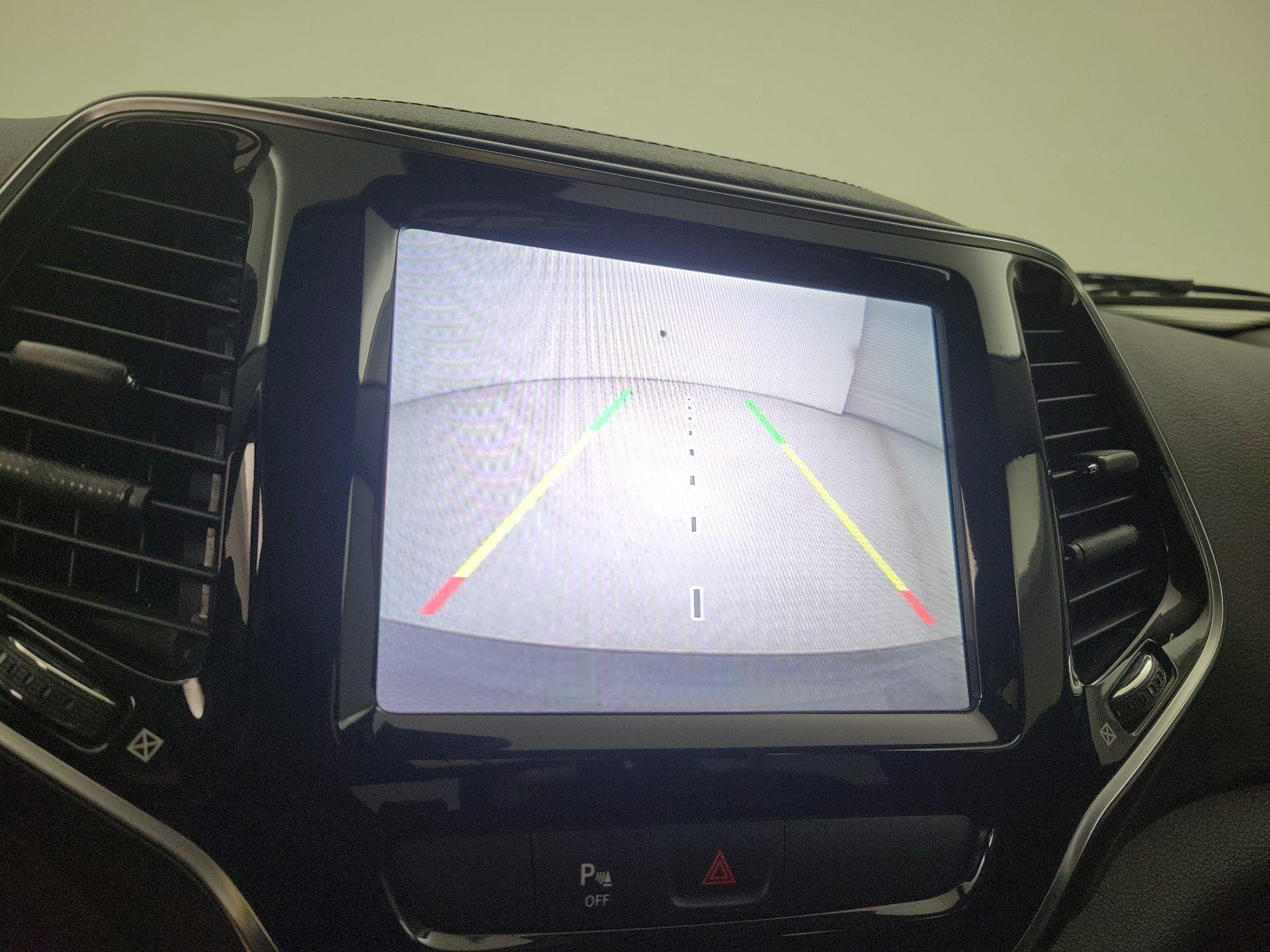 Thumbnail: 2019 Jeep Cherokee - 14