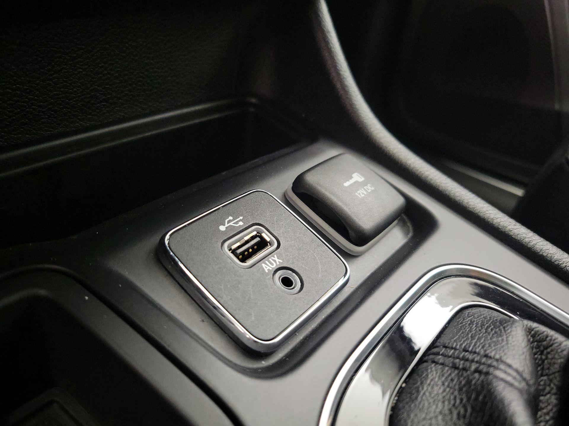 Thumbnail: 2019 Jeep Cherokee - 18