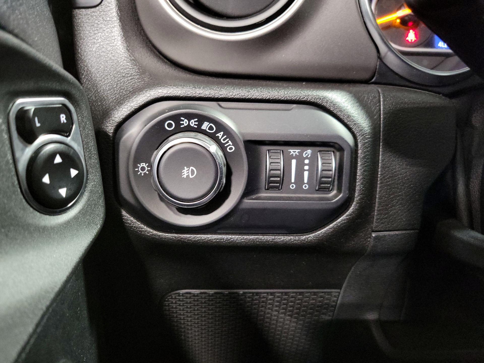 Thumbnail: 2019 Jeep Wrangler - 13
