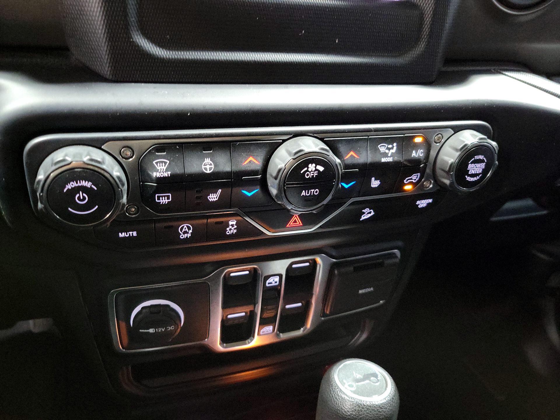 Thumbnail: 2019 Jeep Wrangler - 16