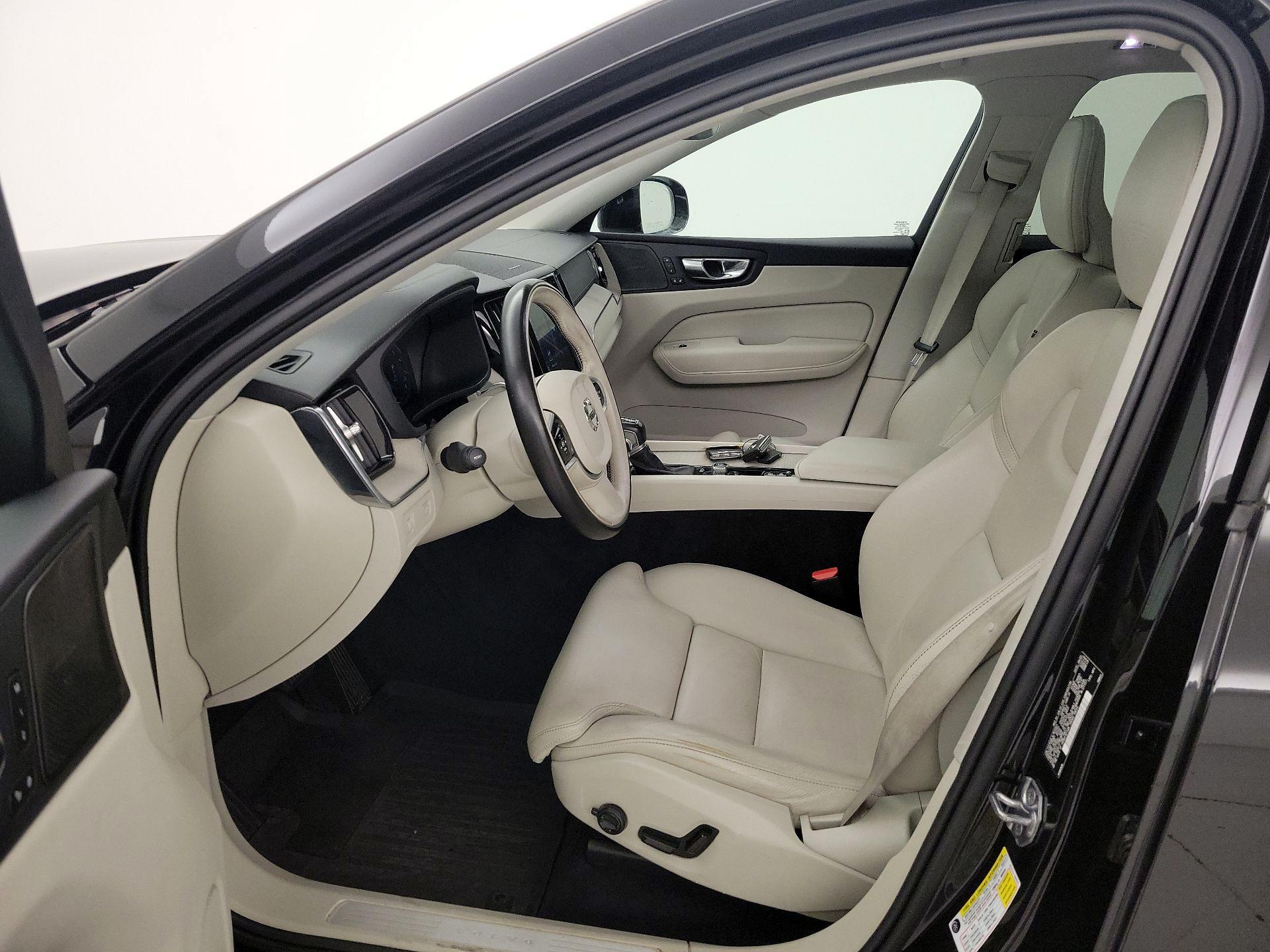 Thumbnail: 2020 Volvo XC60 - 11
