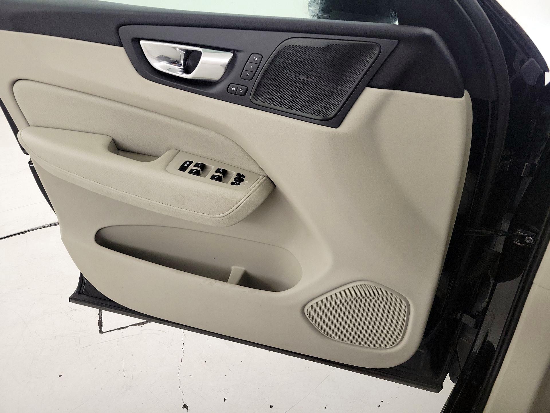 Thumbnail: 2020 Volvo XC60 - 12