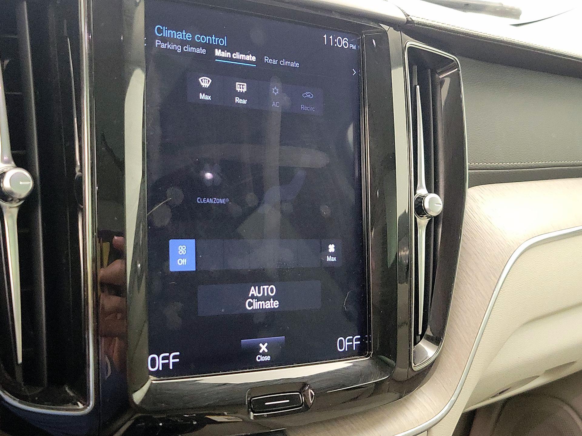 Thumbnail: 2020 Volvo XC60 - 17