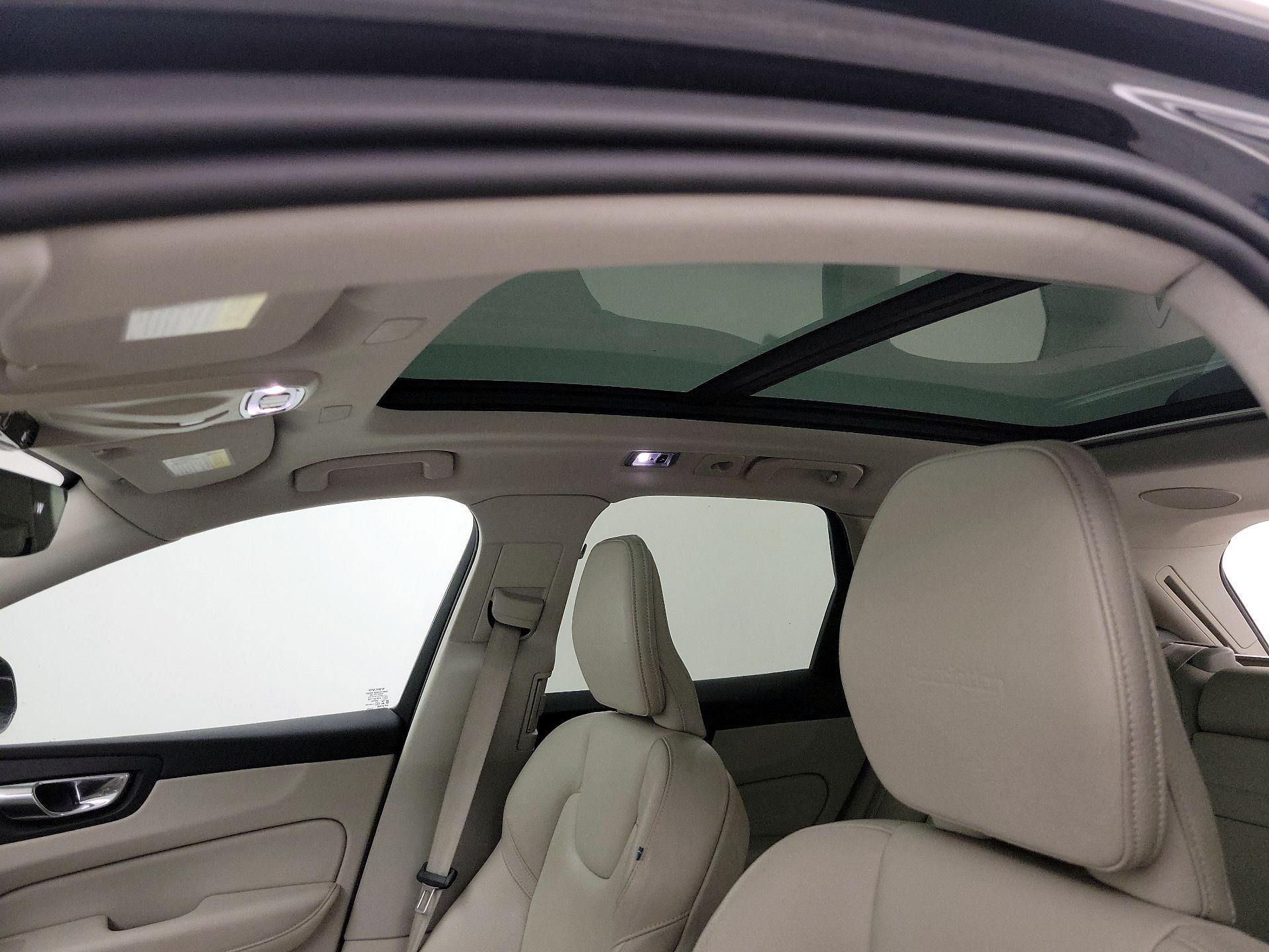 Thumbnail: 2020 Volvo XC60 - 20