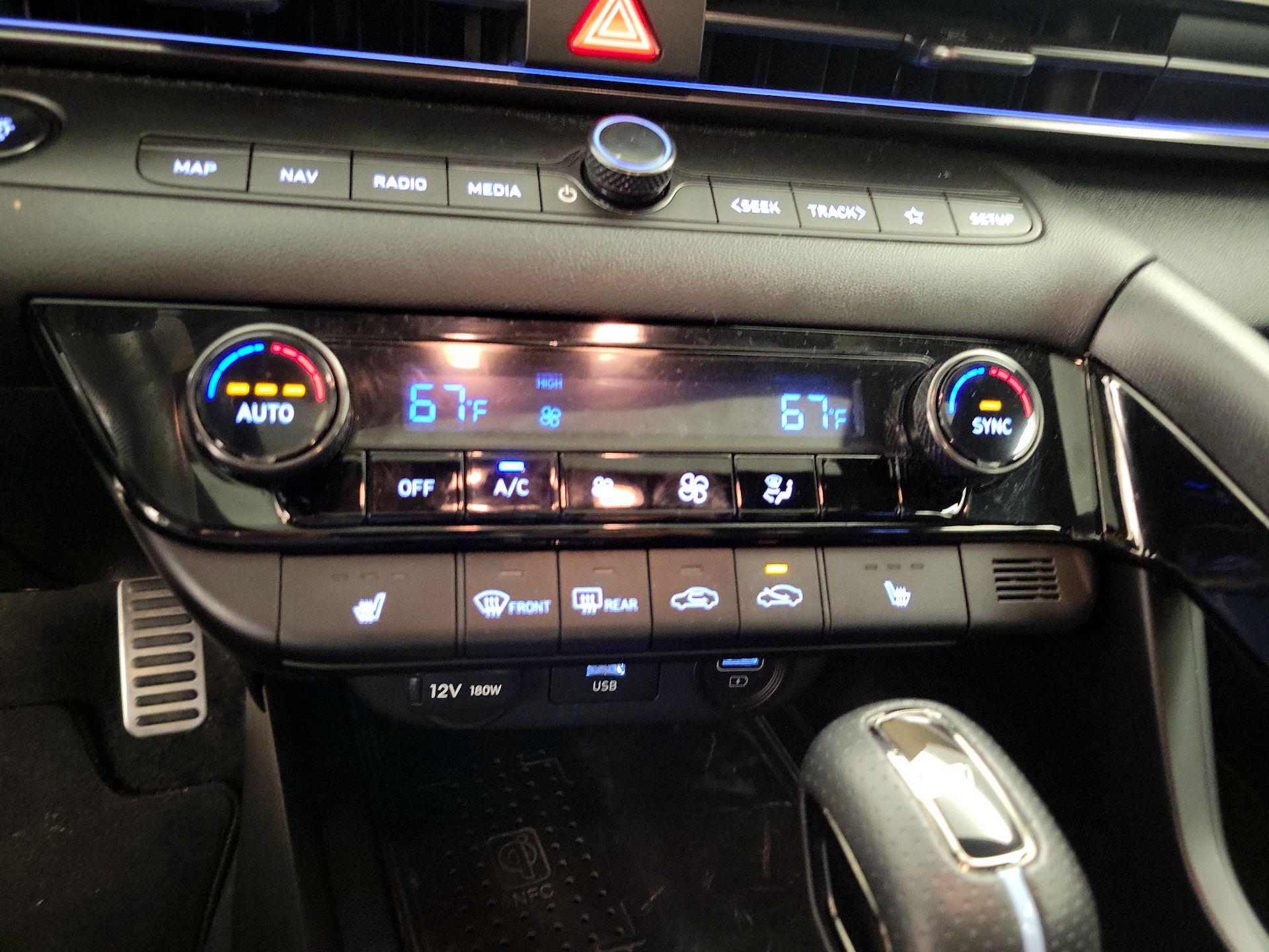 Thumbnail: 2022 Hyundai Elantra - 17