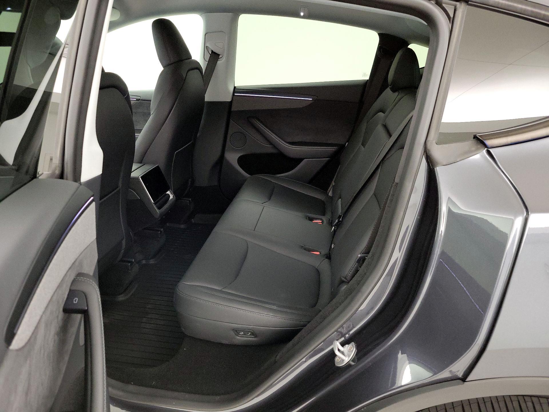 Thumbnail: 2026 Tesla Model Y - 17