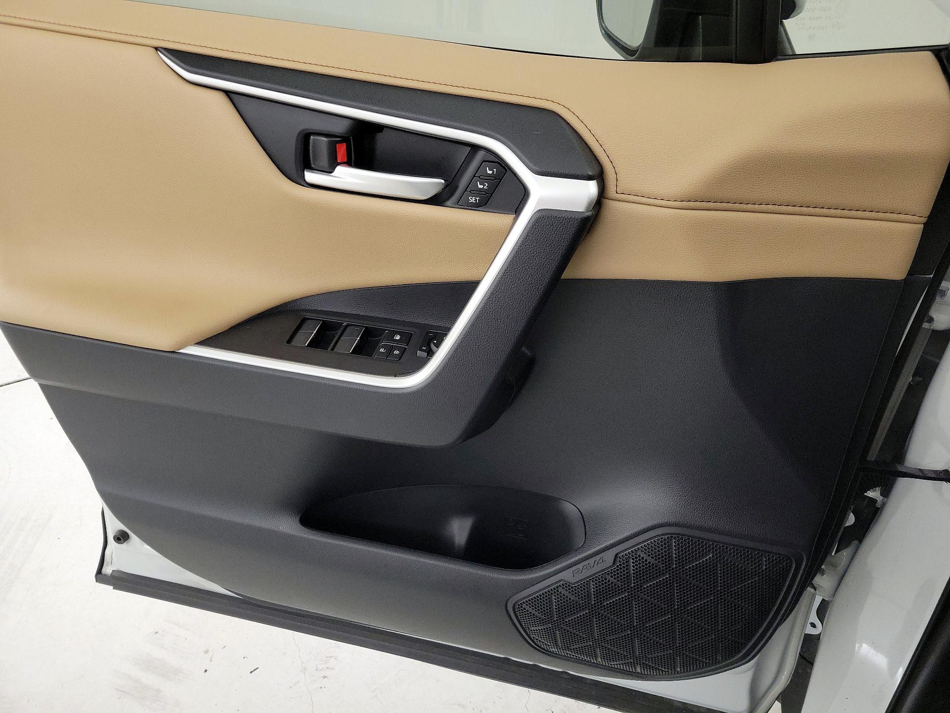 Thumbnail: 2025 Toyota RAV4 - 12