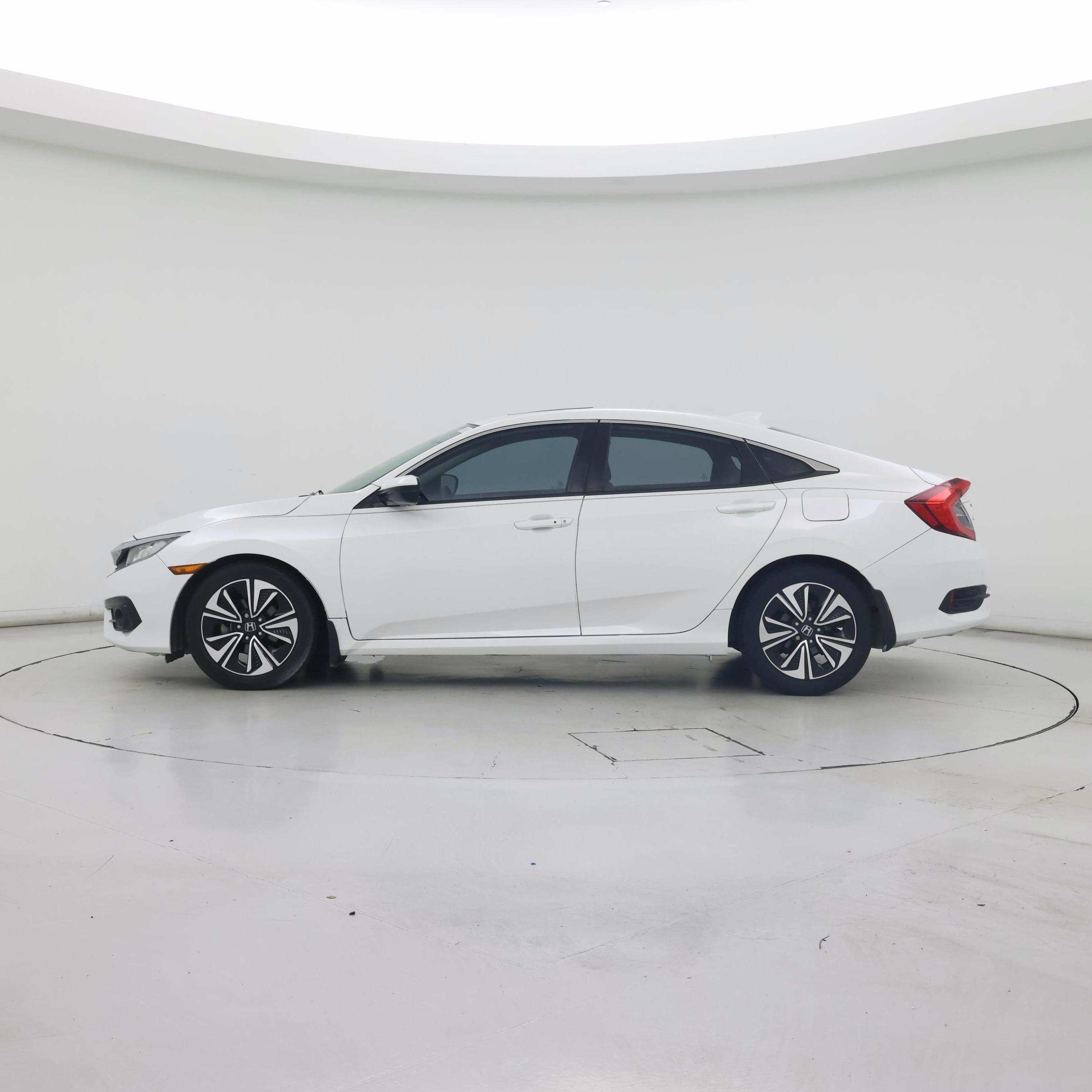 Thumbnail: 2016 Honda Civic - 3