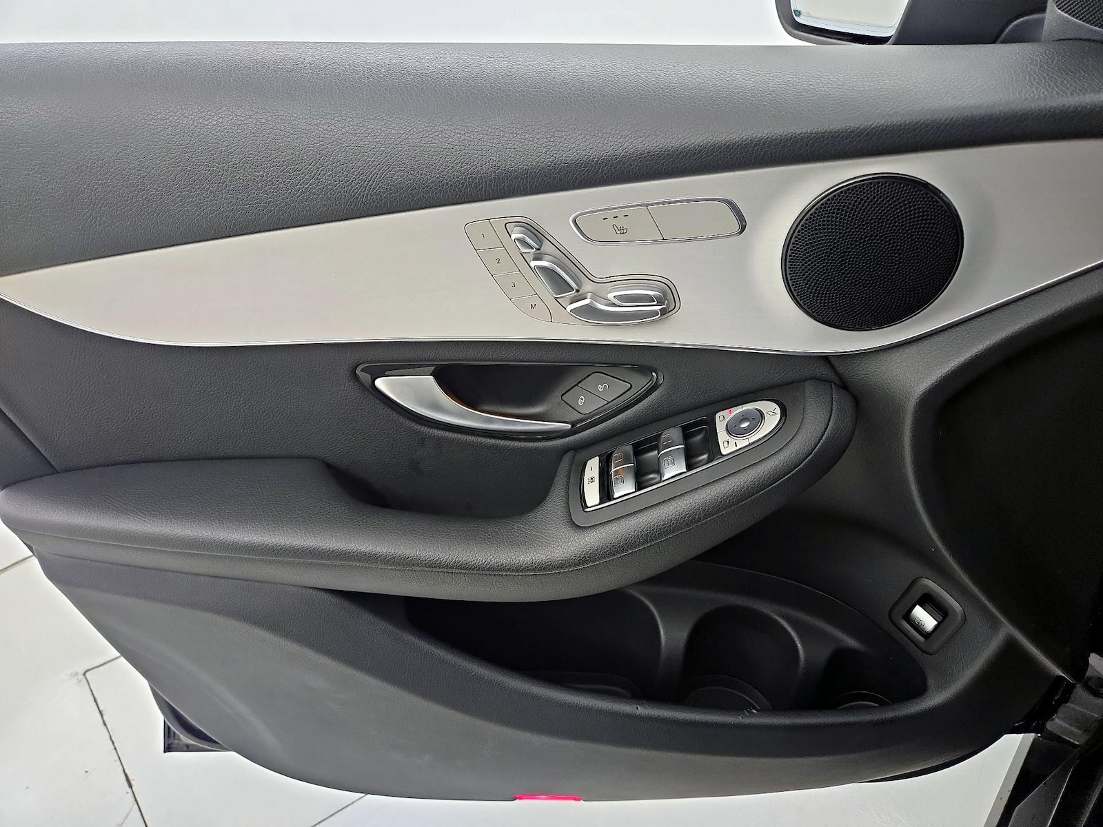 2021 Mercedes-Benz GLC GLC300 - Photo 13