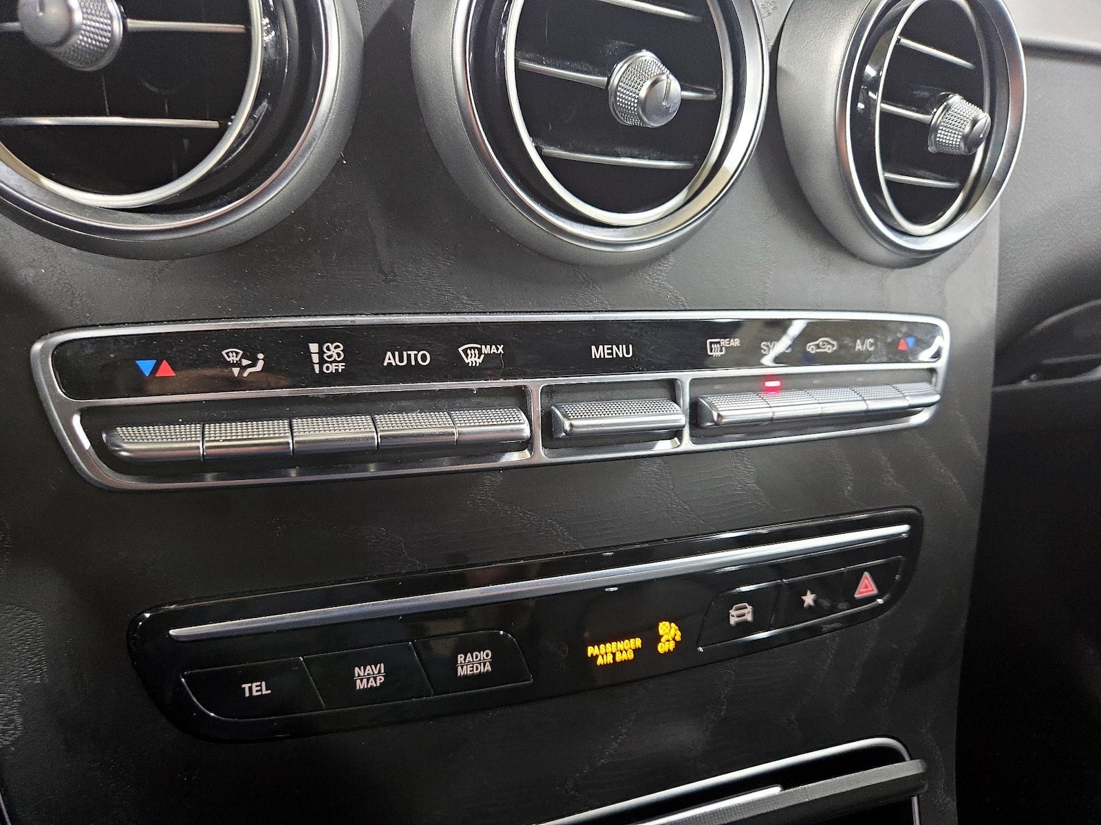 2021 Mercedes-Benz GLC GLC300 - Photo 16