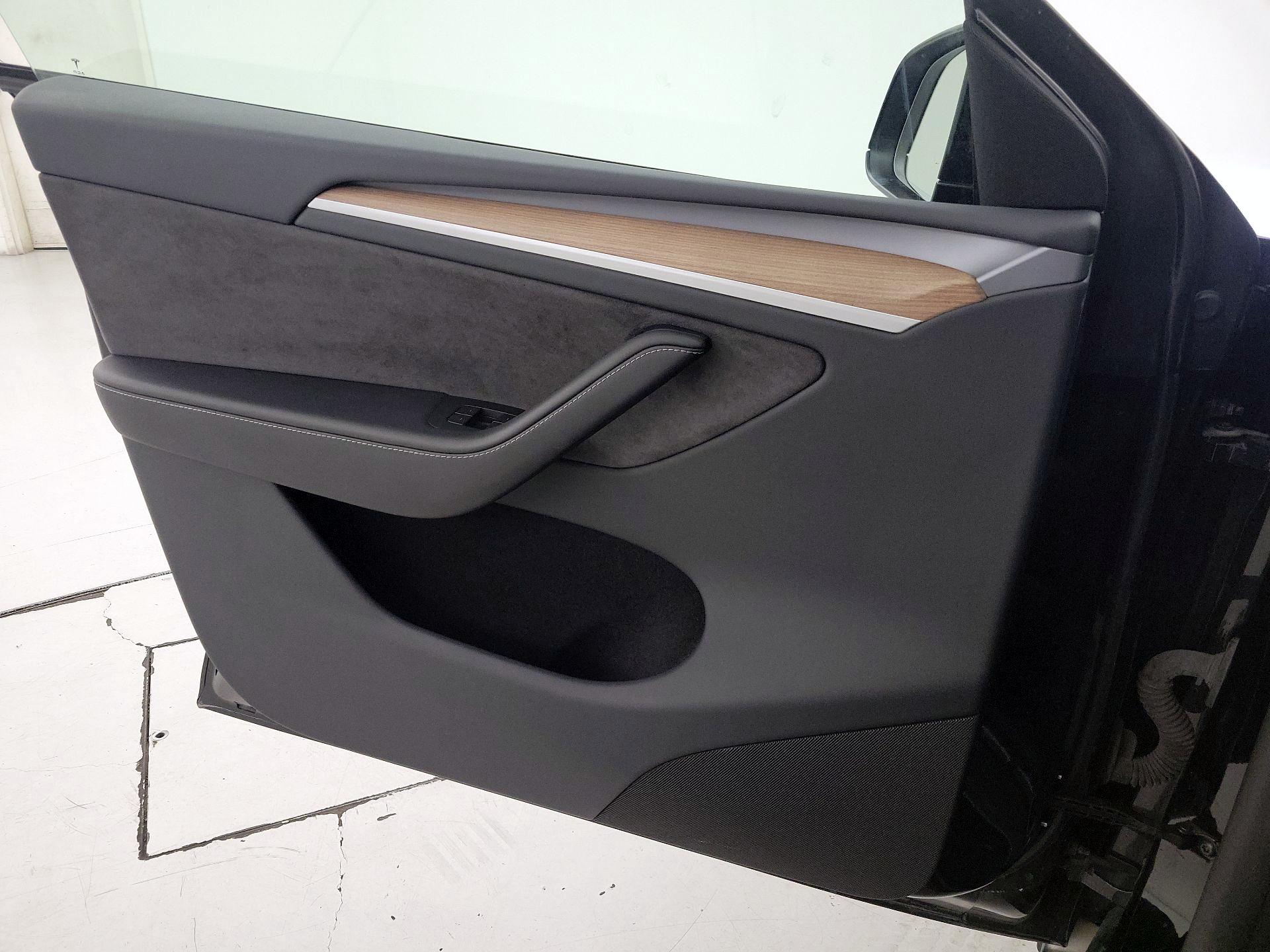 Thumbnail: 2023 Tesla Model Y - 12