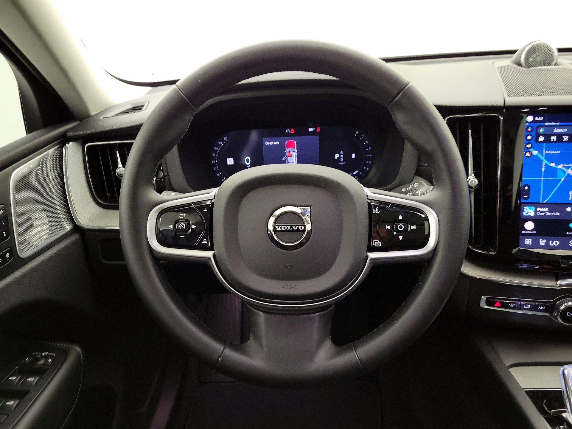 Thumbnail: 2025 Volvo XC60 - 10