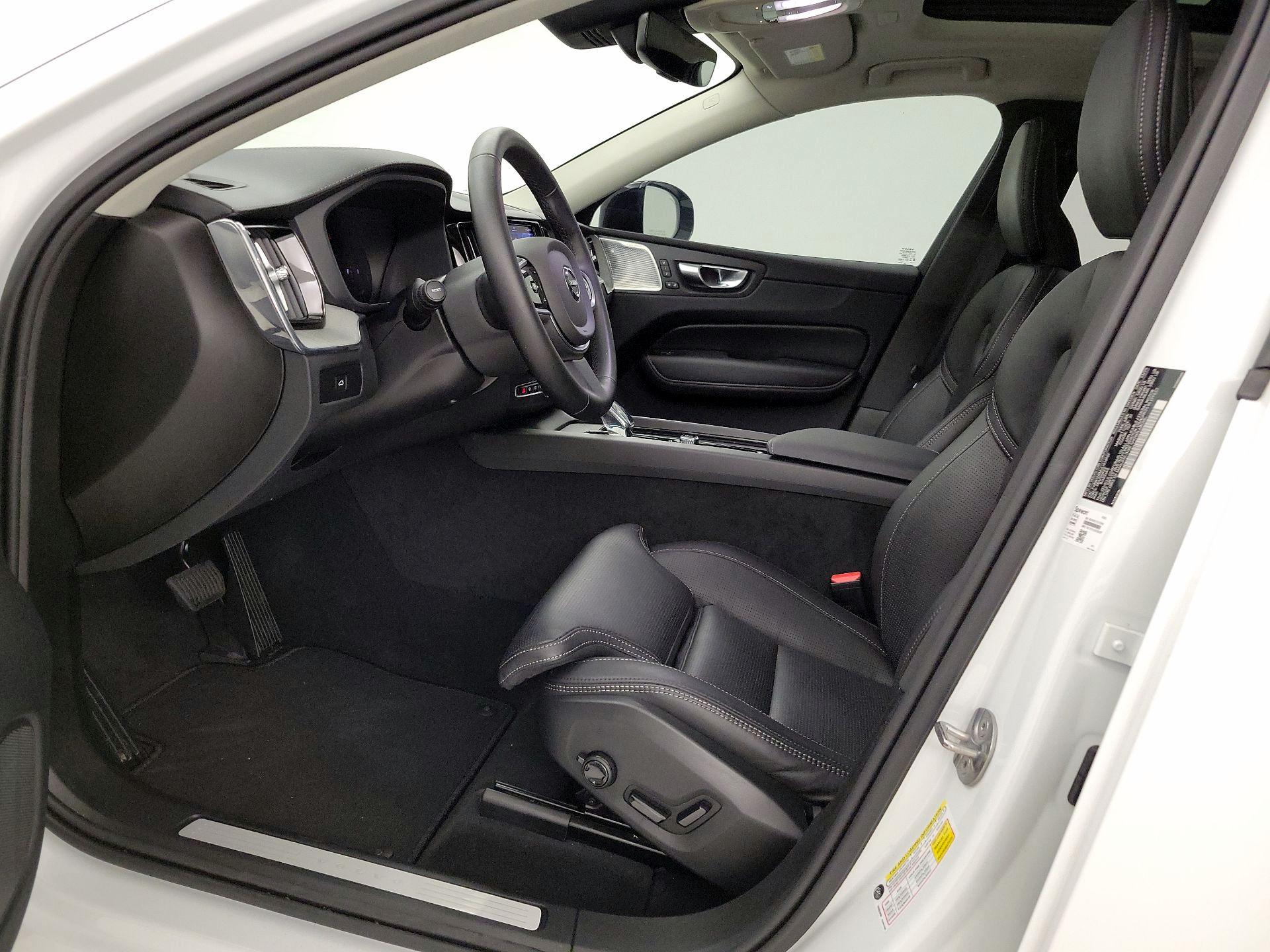 Thumbnail: 2025 Volvo XC60 - 11