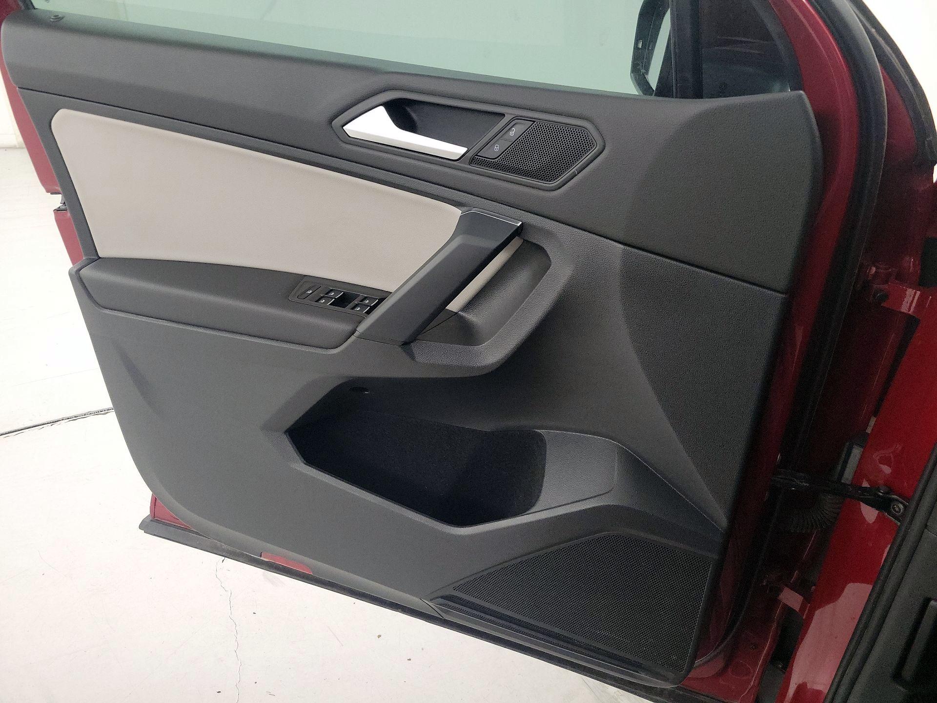 Thumbnail: 2019 Volkswagen Tiguan - 12