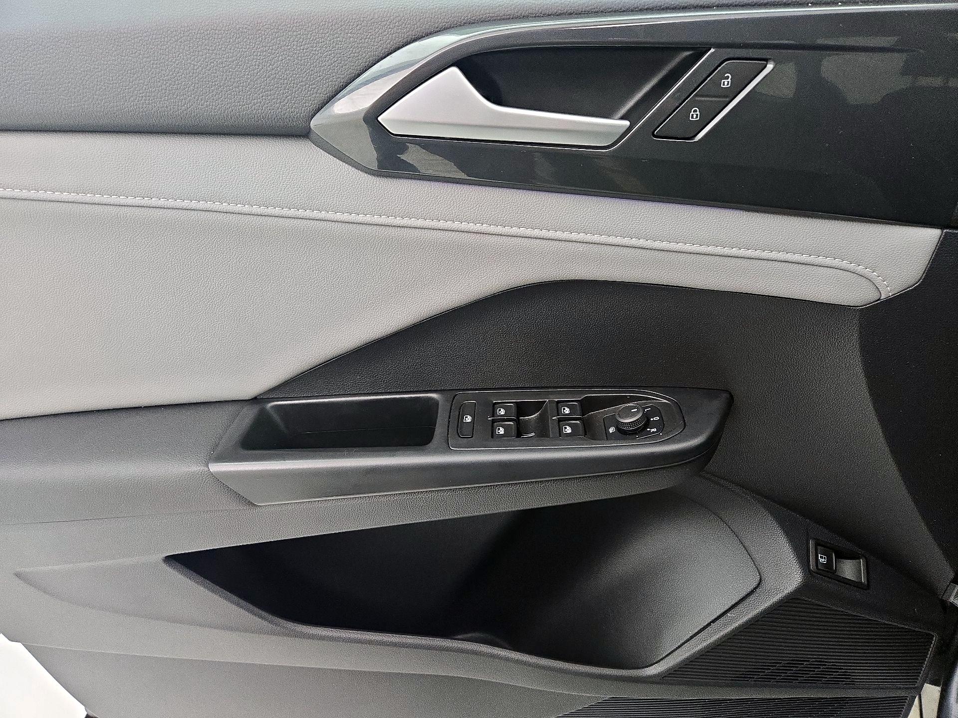 Thumbnail: 2022 Volkswagen Taos - 12