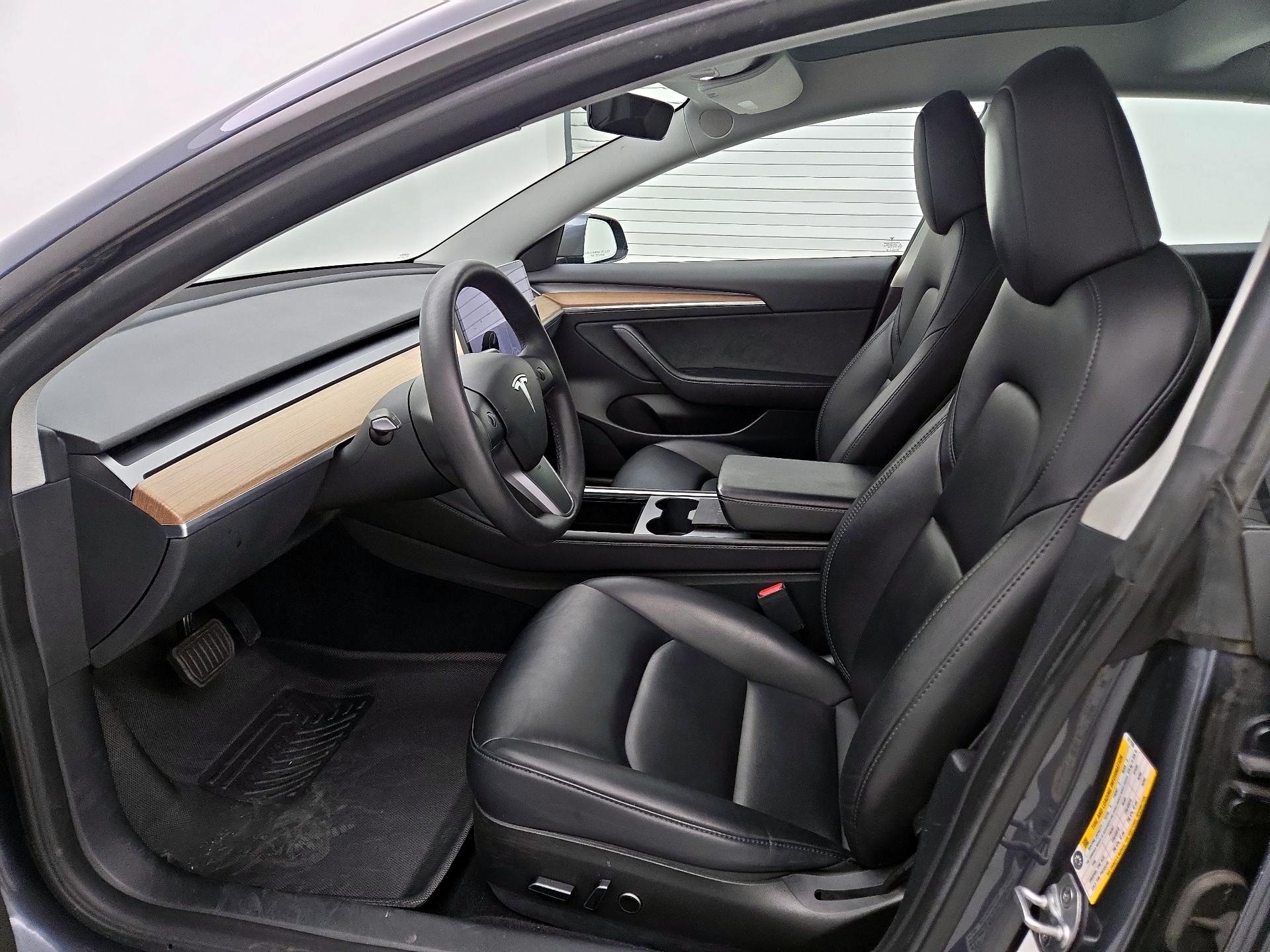 Thumbnail: 2023 Tesla Model 3 - 11