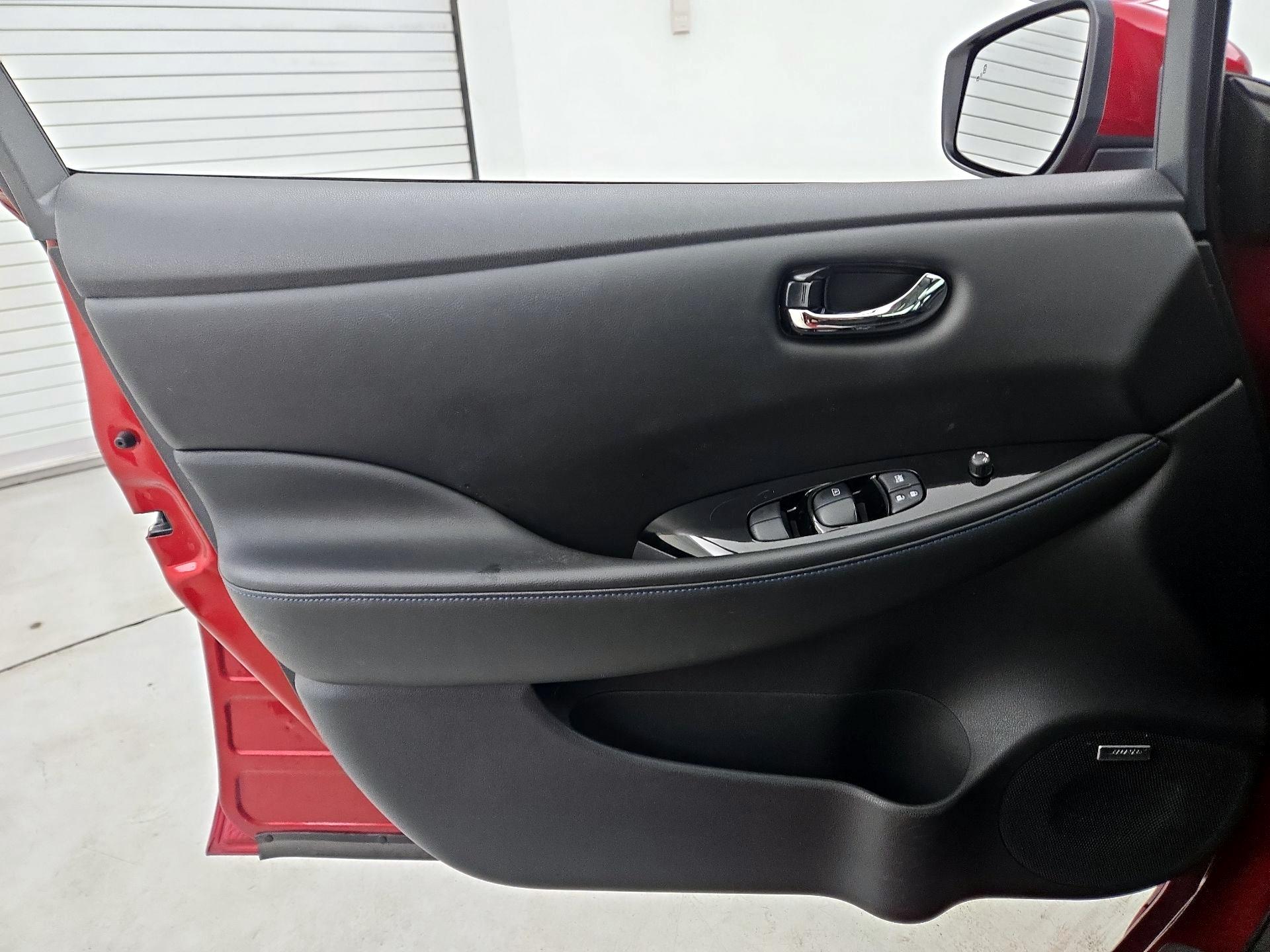 Thumbnail: 2019 Nissan Leaf - 12