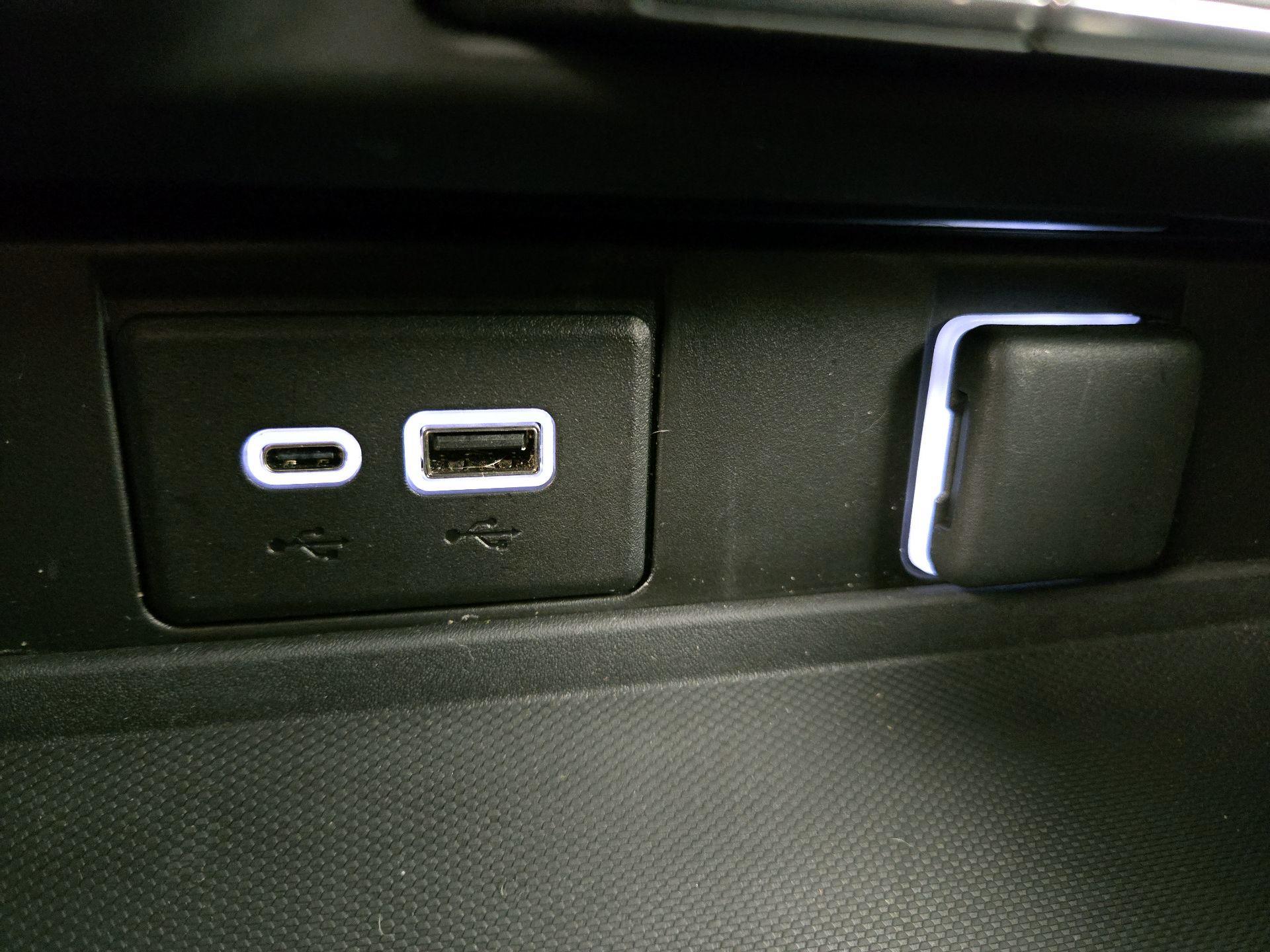 Thumbnail: 2023 Chevrolet Tahoe - 19